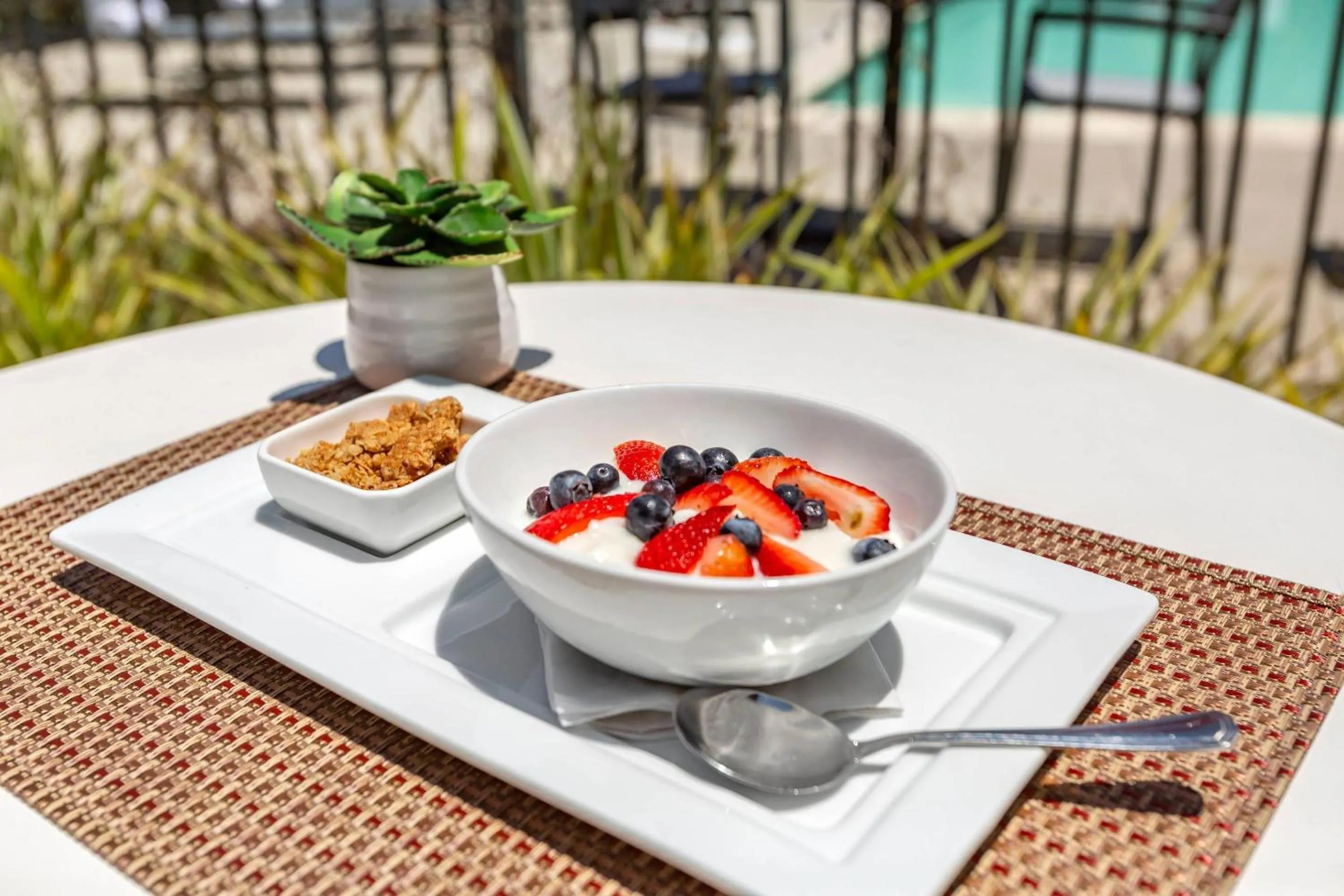 Restaurant/places to eat in Cambria Hotel LAX