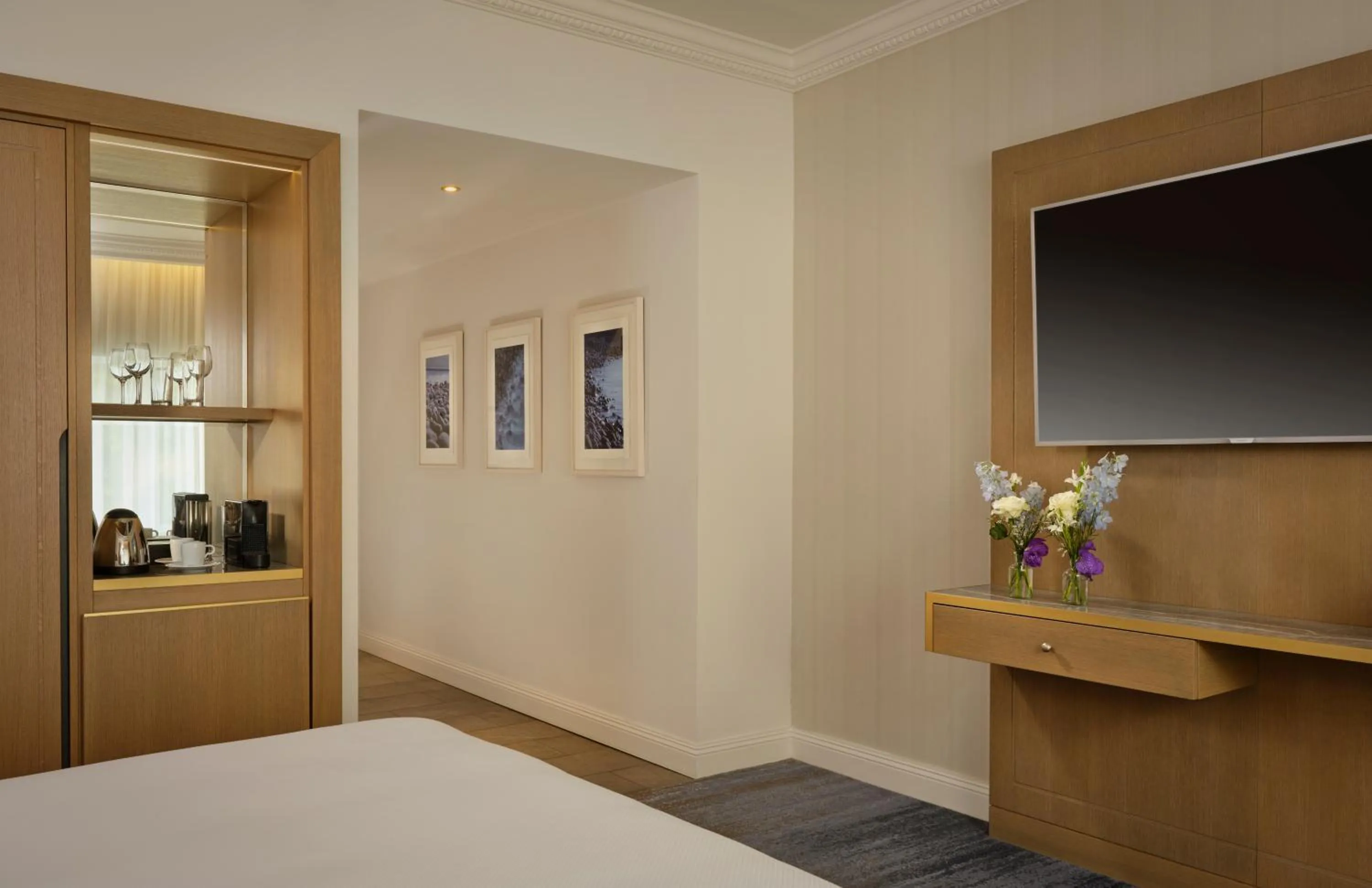 Bedroom, Bed in The College Green Dublin Hotel, Autograph Collection