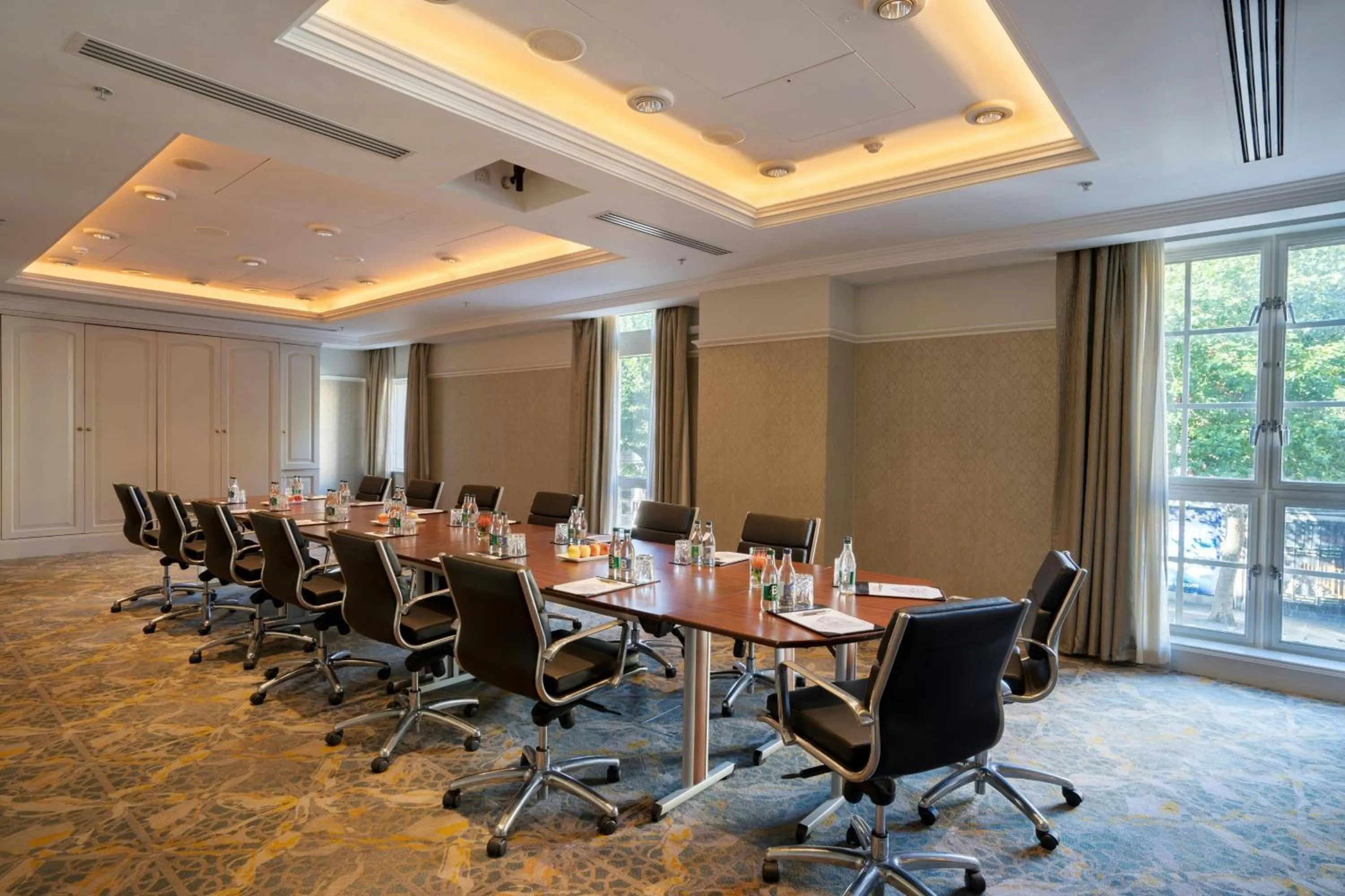 Meeting/conference room in The College Green Dublin Hotel, Autograph Collection