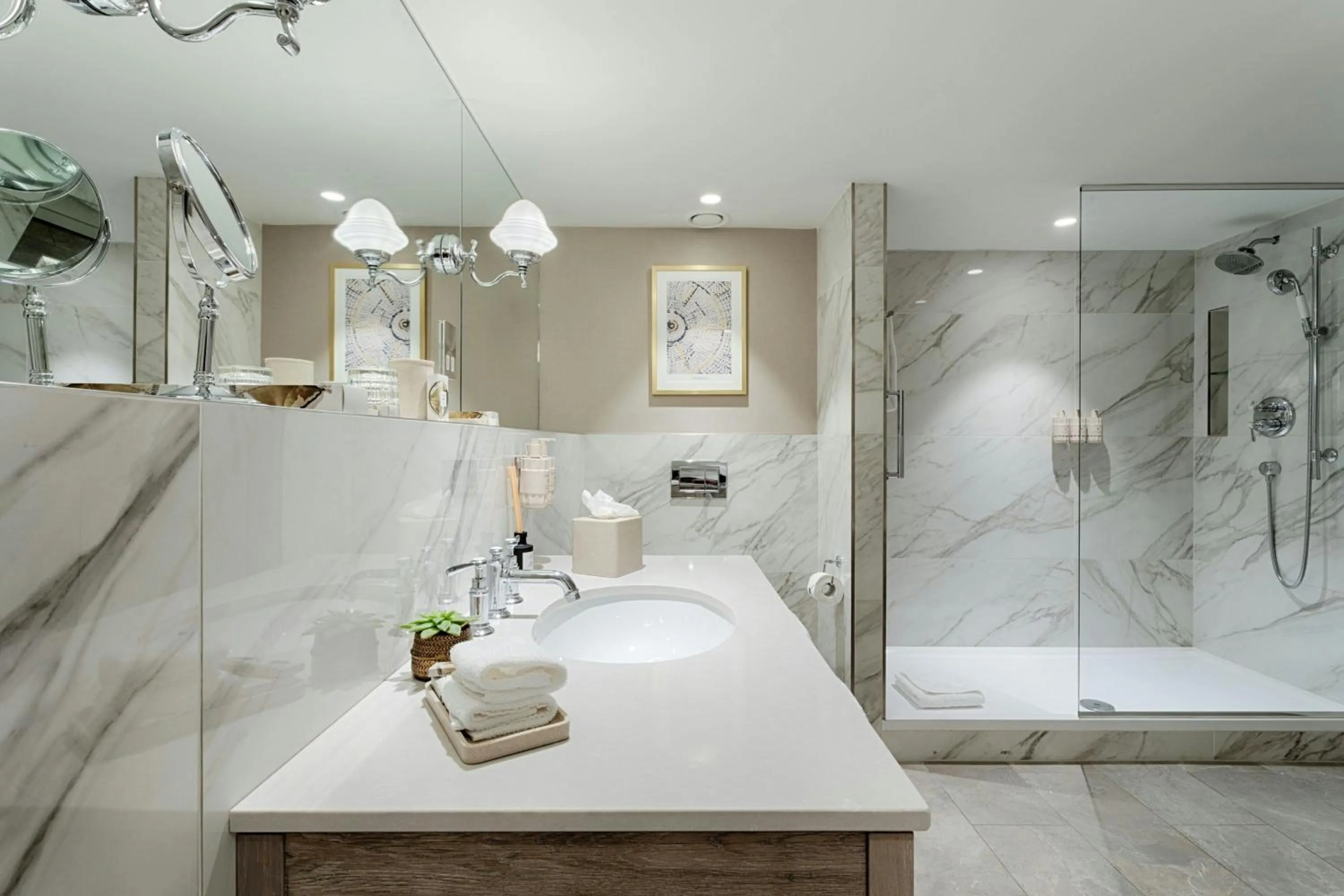 Bathroom in The College Green Dublin Hotel, Autograph Collection