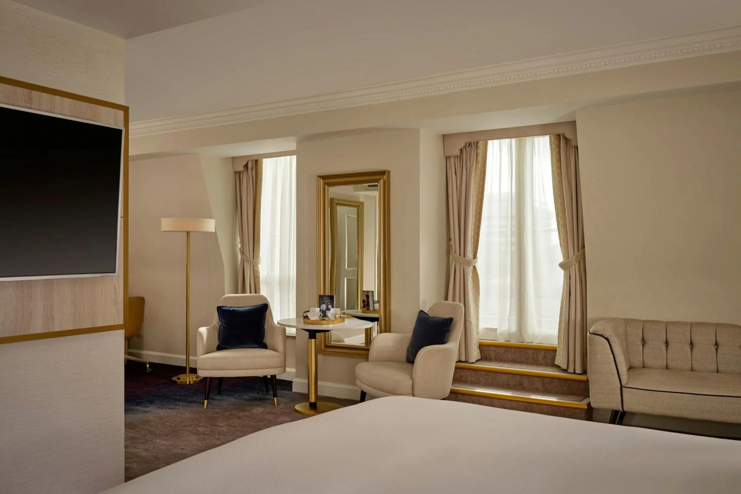 Photo of the whole room, Bed in The College Green Dublin Hotel, Autograph Collection