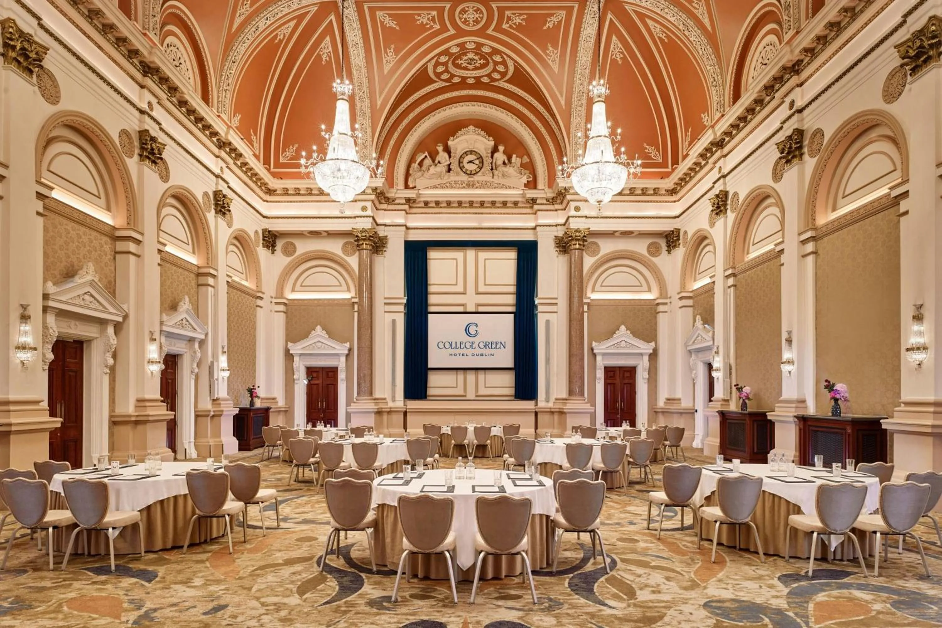 Lounge or bar in The College Green Dublin Hotel, Autograph Collection