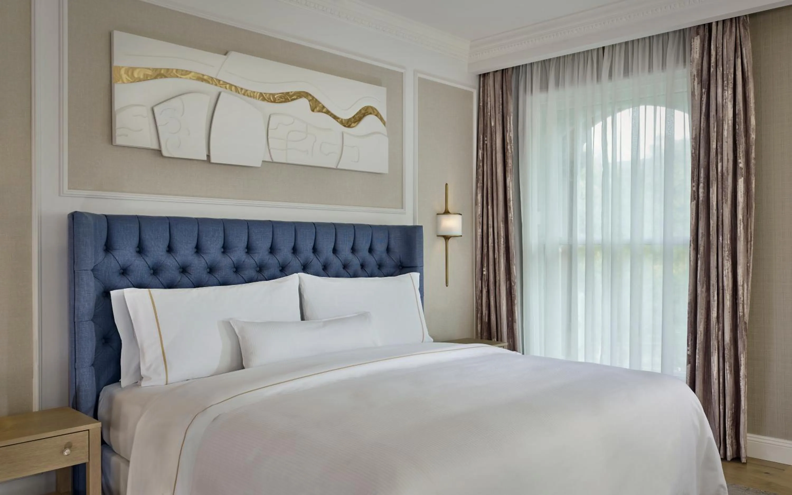 Bedroom, Bed in The College Green Dublin Hotel, Autograph Collection