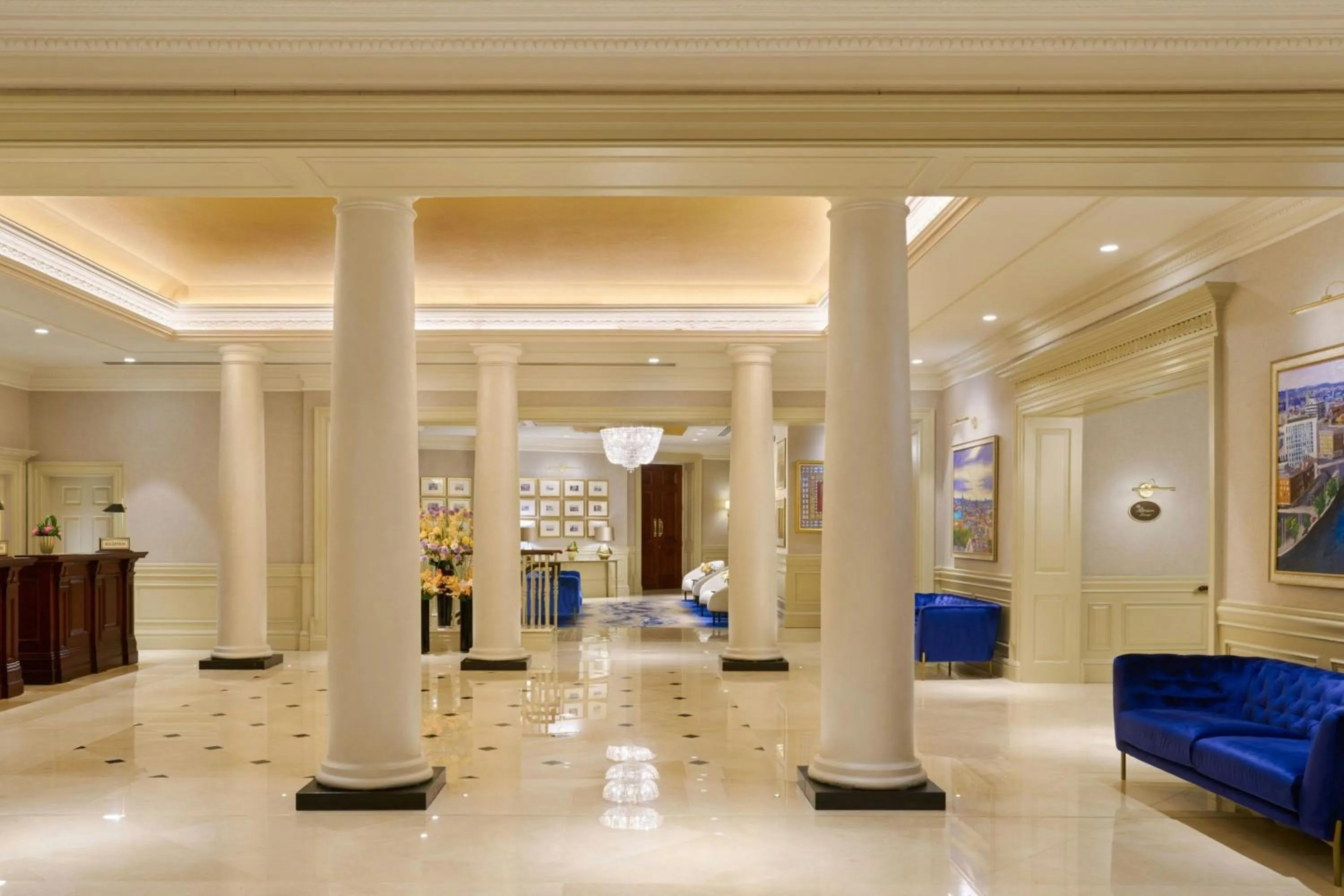 Lobby or reception in The College Green Dublin Hotel, Autograph Collection