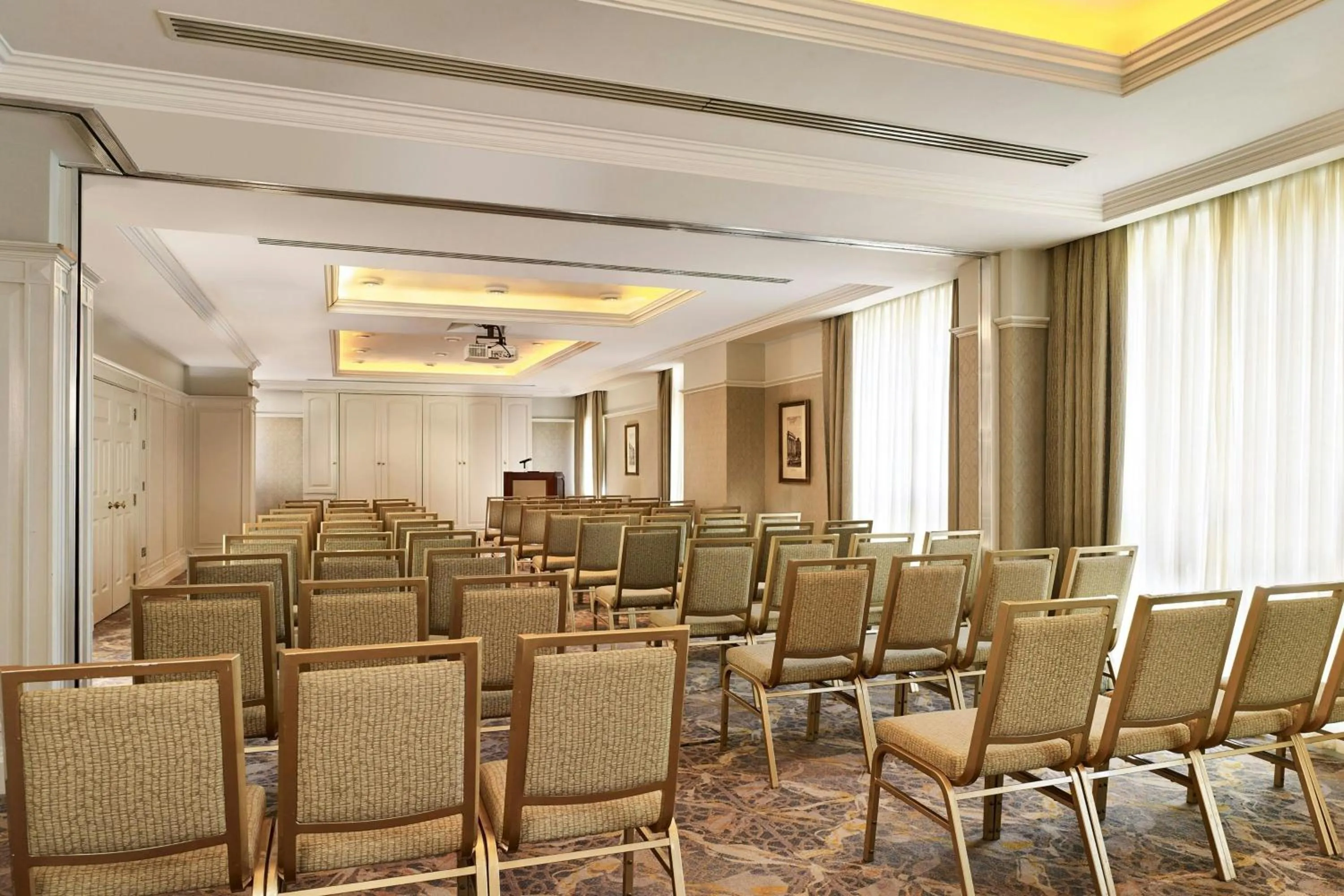 Entertainment in The College Green Dublin Hotel, Autograph Collection