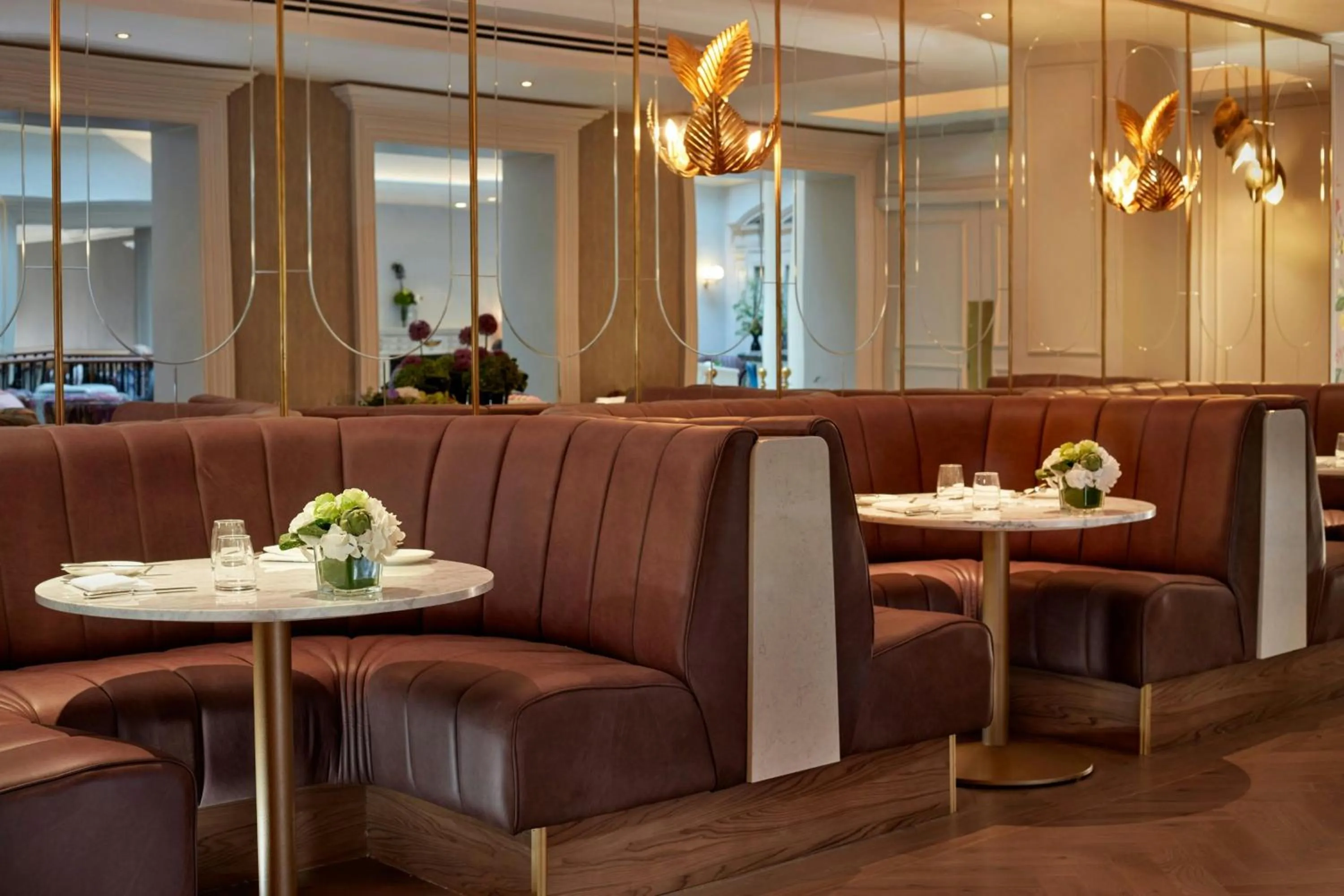 Lounge or bar in The College Green Dublin Hotel, Autograph Collection