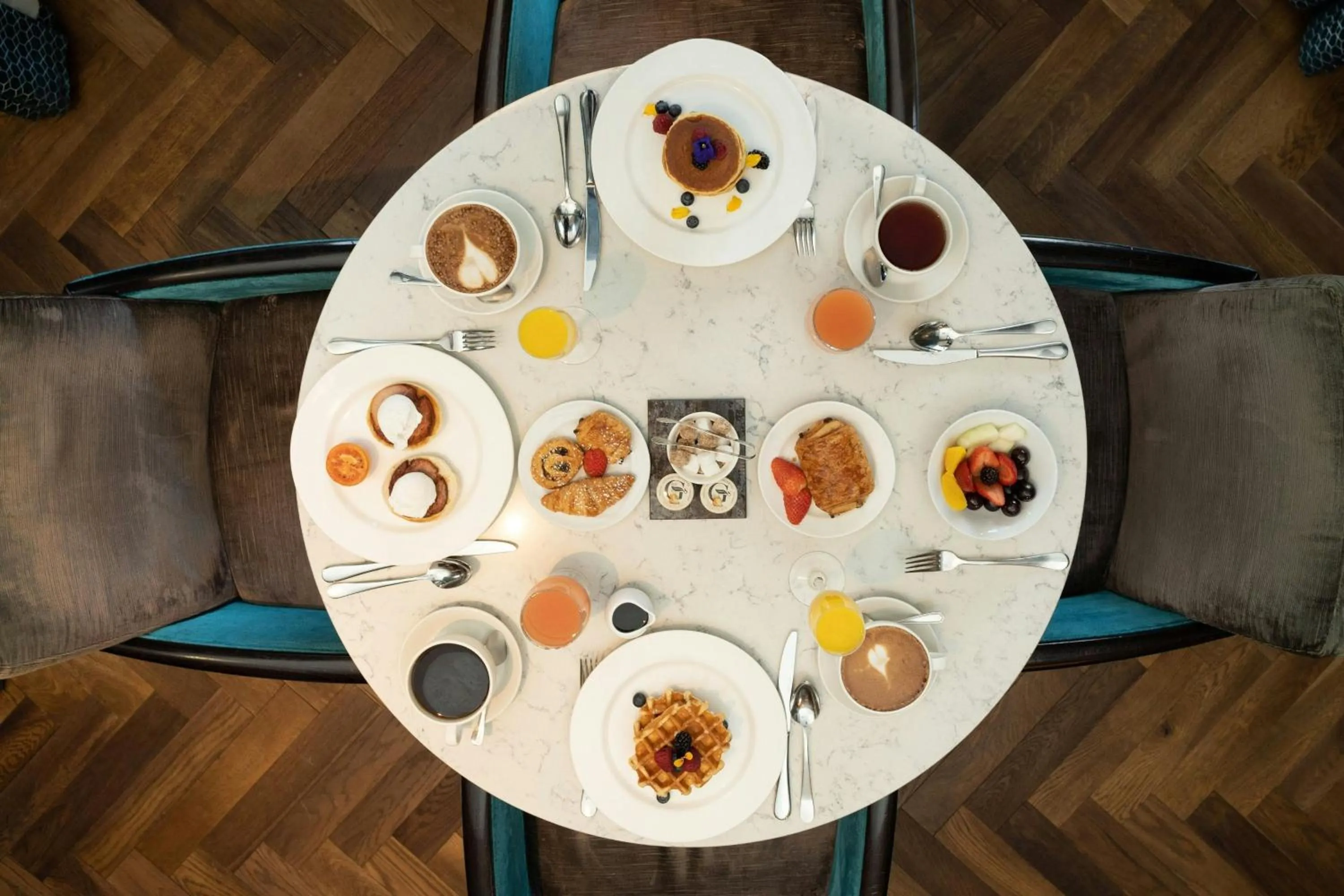 Breakfast in The College Green Dublin Hotel, Autograph Collection