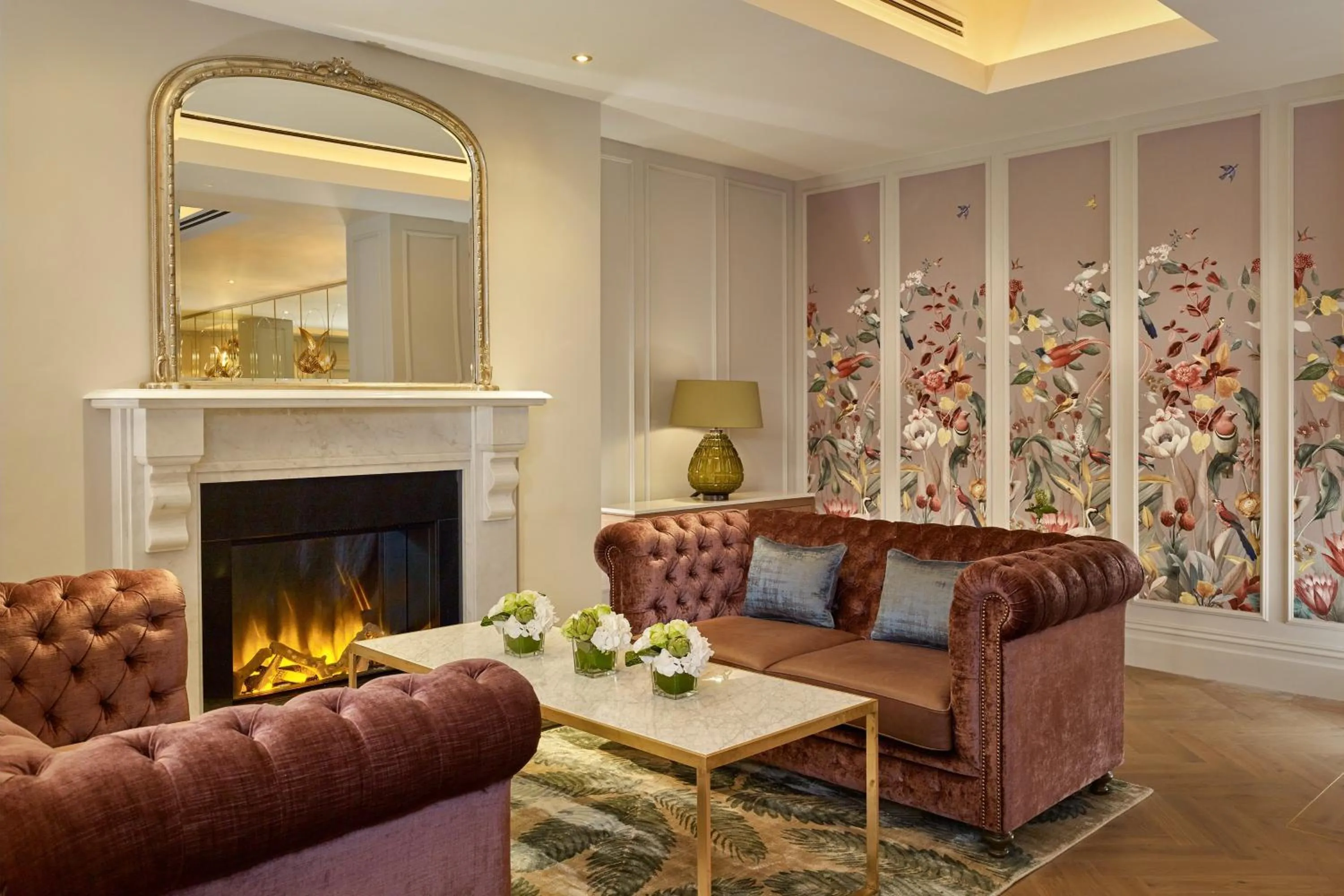 Lounge or bar in The College Green Dublin Hotel, Autograph Collection
