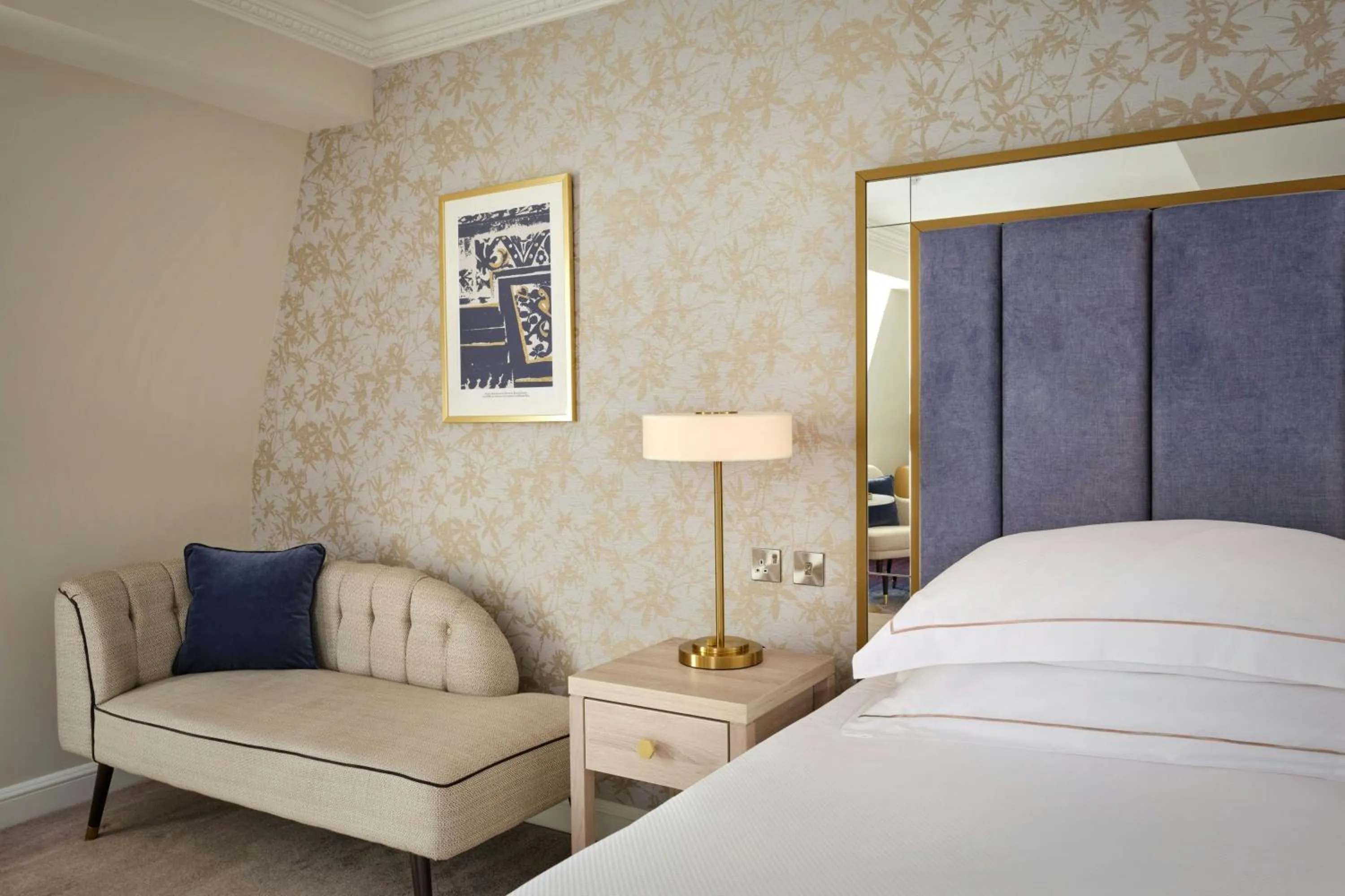 Photo of the whole room, Bed in The College Green Dublin Hotel, Autograph Collection