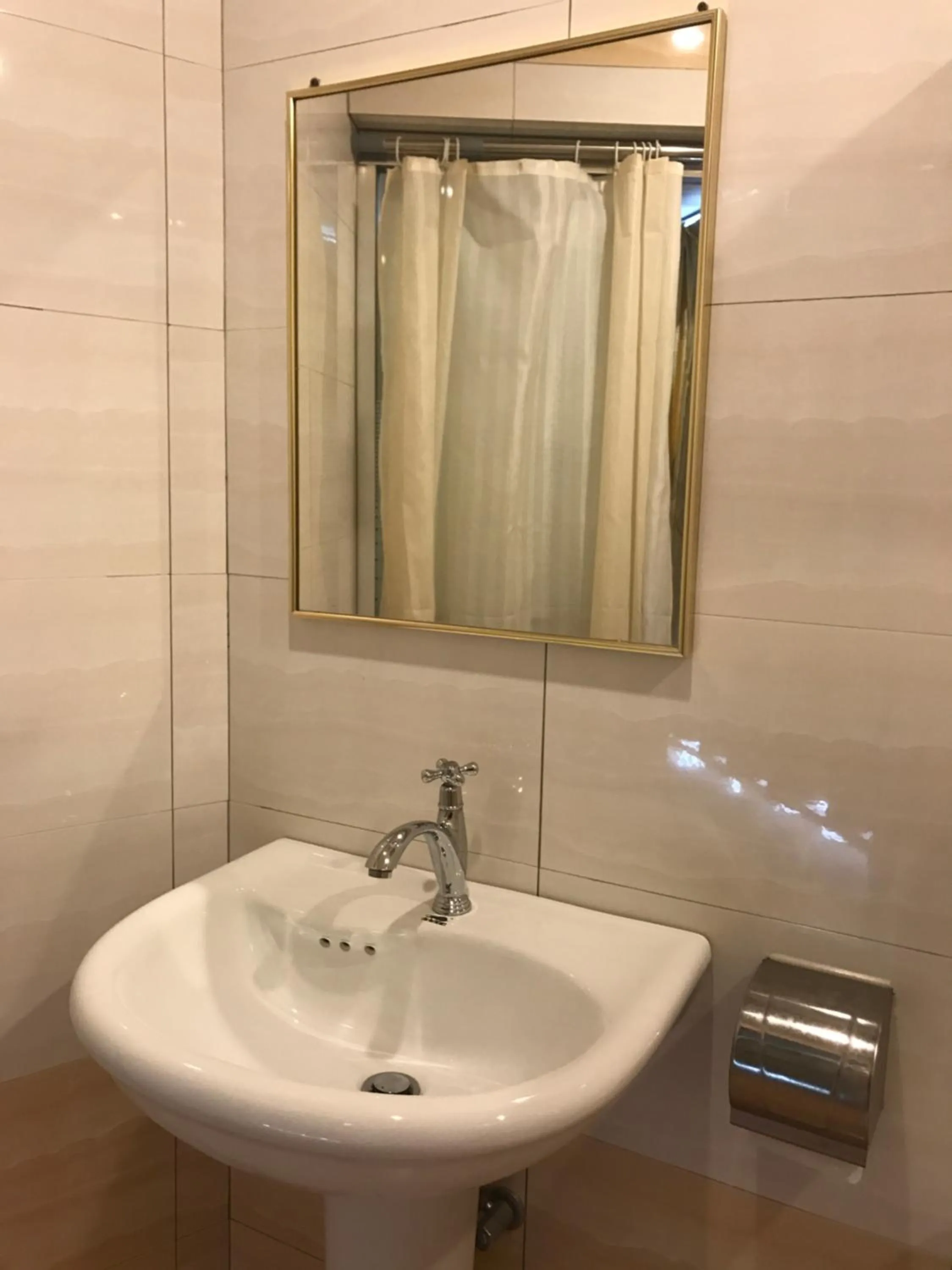 Bathroom in SE Two Hotel