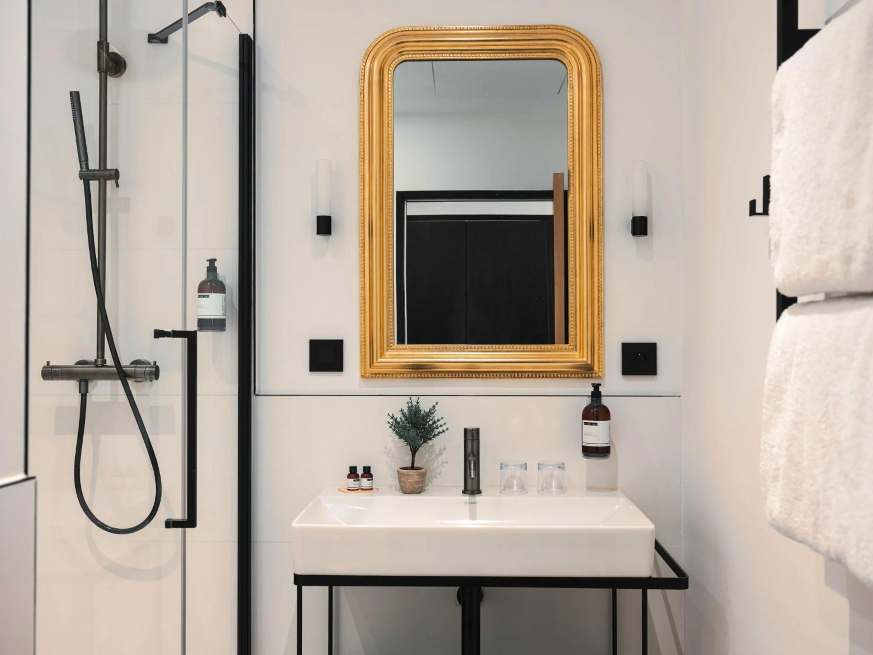 Bathroom in Maisons du Monde Hôtel & Suites - Marseille Vieux Port