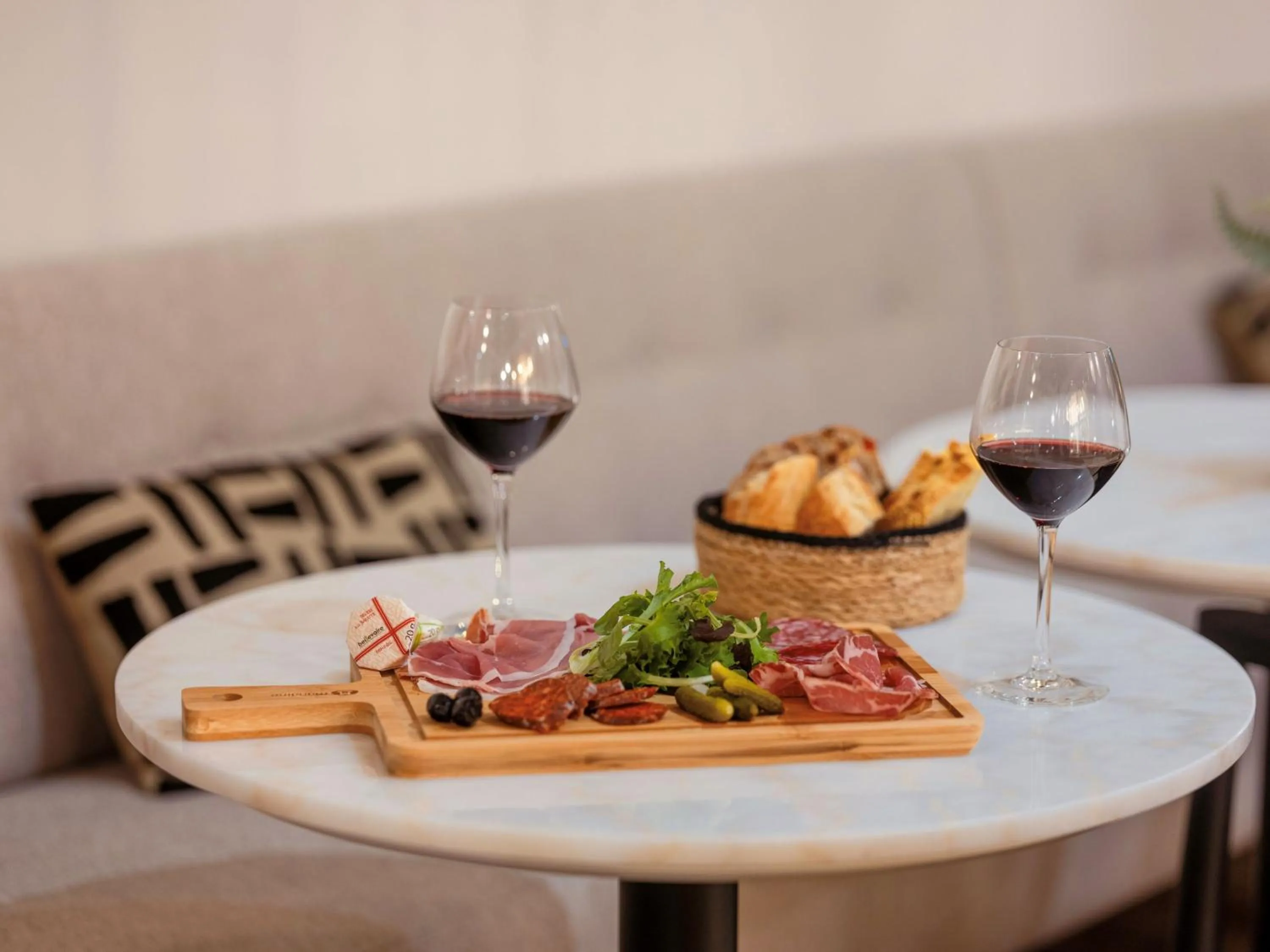 Food and drinks in Maisons du Monde Hôtel & Suites - Marseille Vieux Port