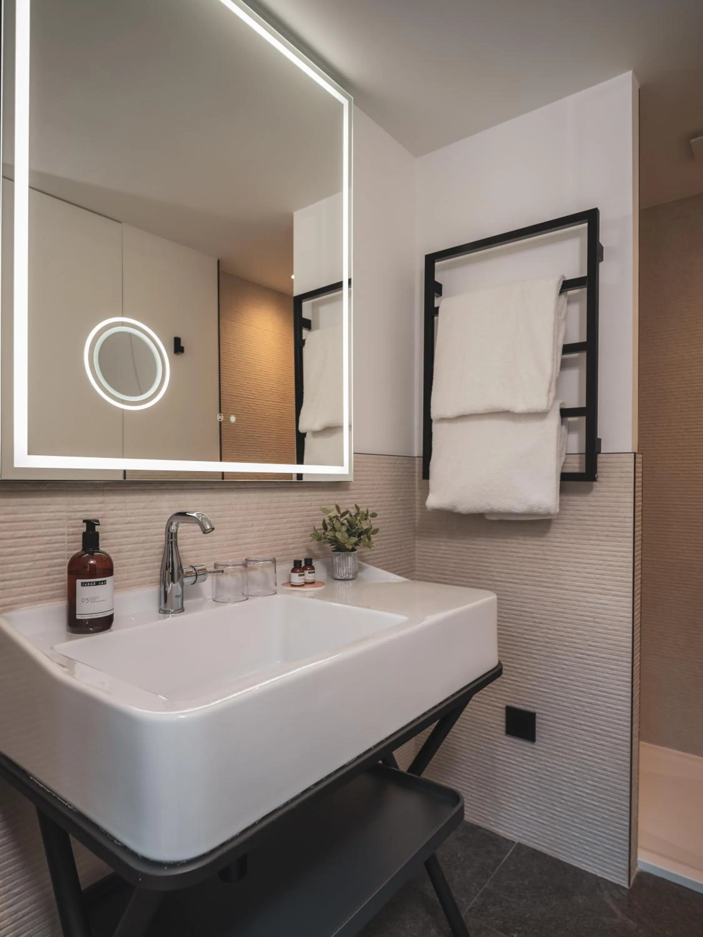 Bathroom in Maisons du Monde Hôtel & Suites - Marseille Vieux Port