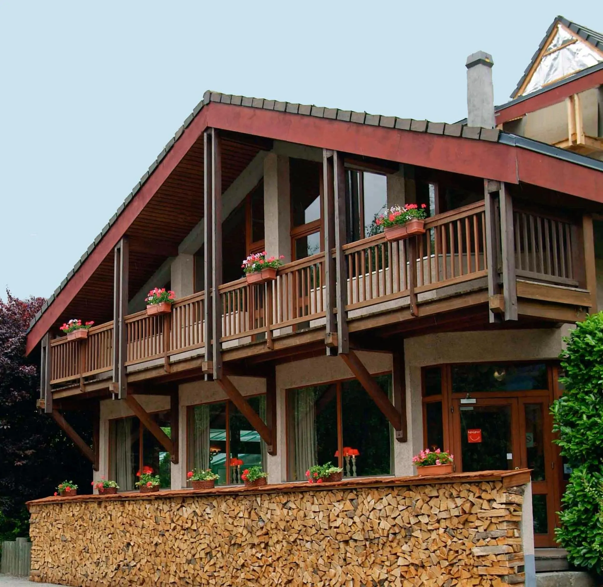 Facade/entrance in Hôtel Restaurant La Tourmaline