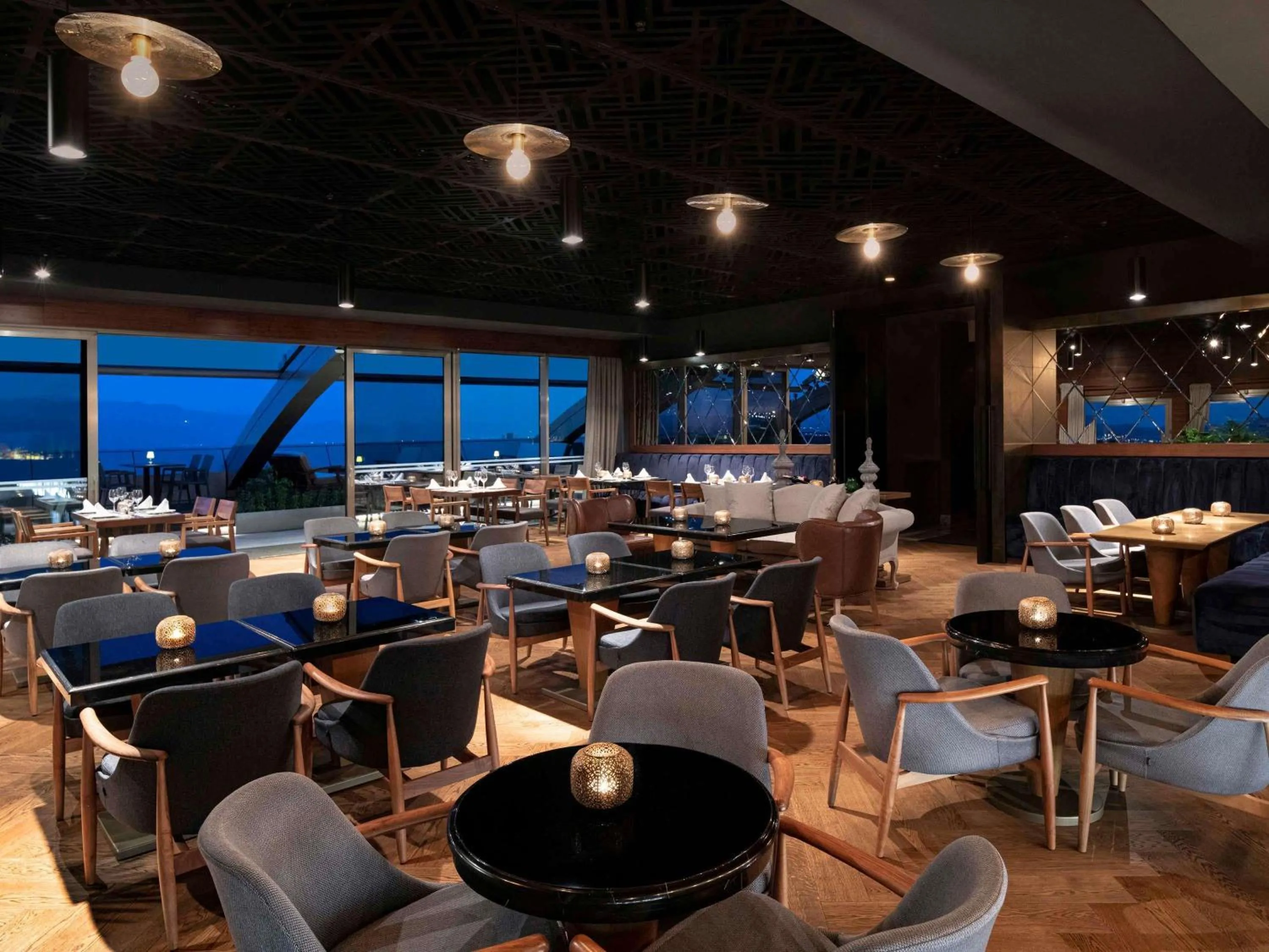 Lounge or bar in Mövenpick Hotel & Thermal Spa Bursa