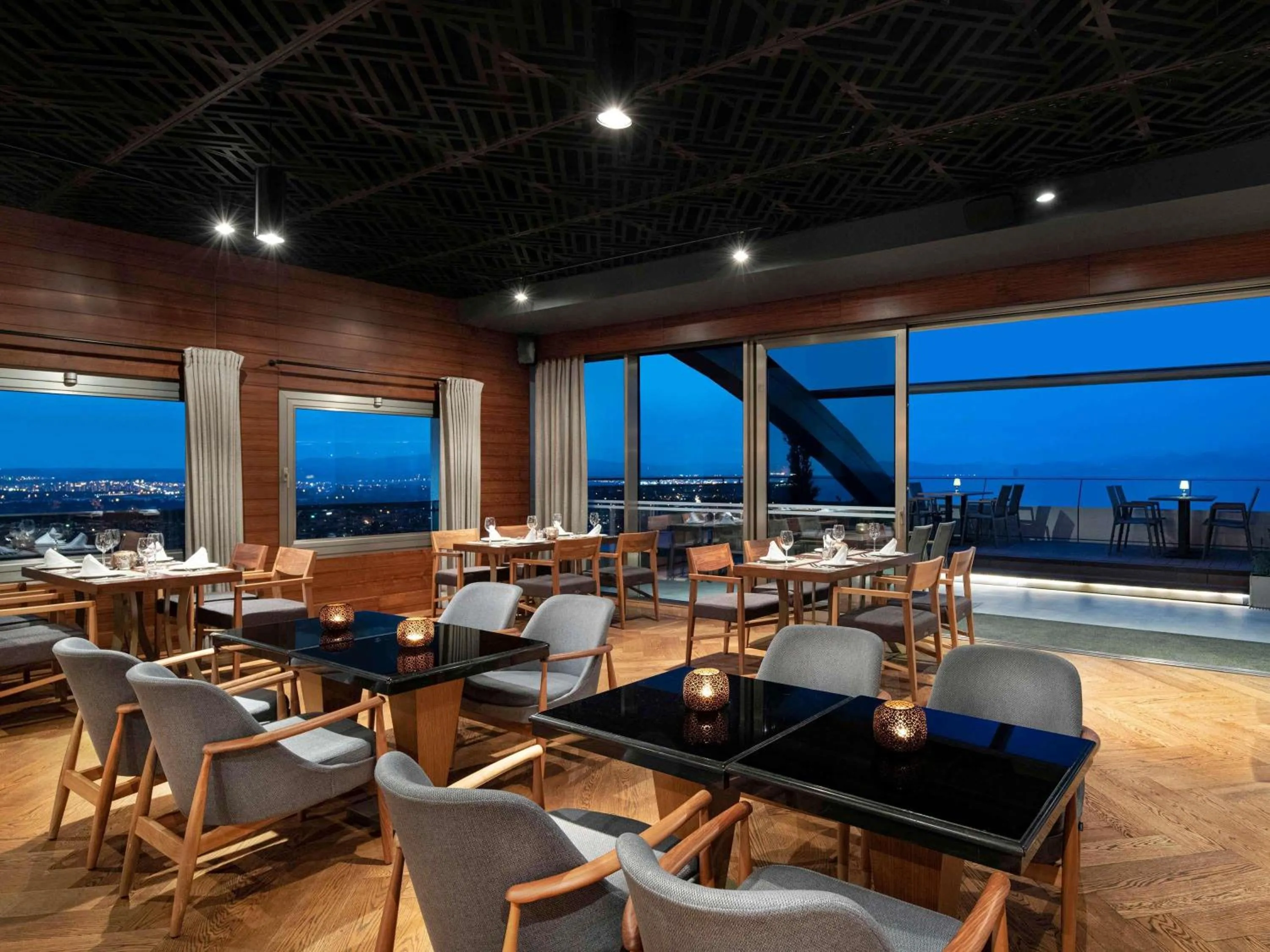 Lounge or bar in Mövenpick Hotel & Thermal Spa Bursa