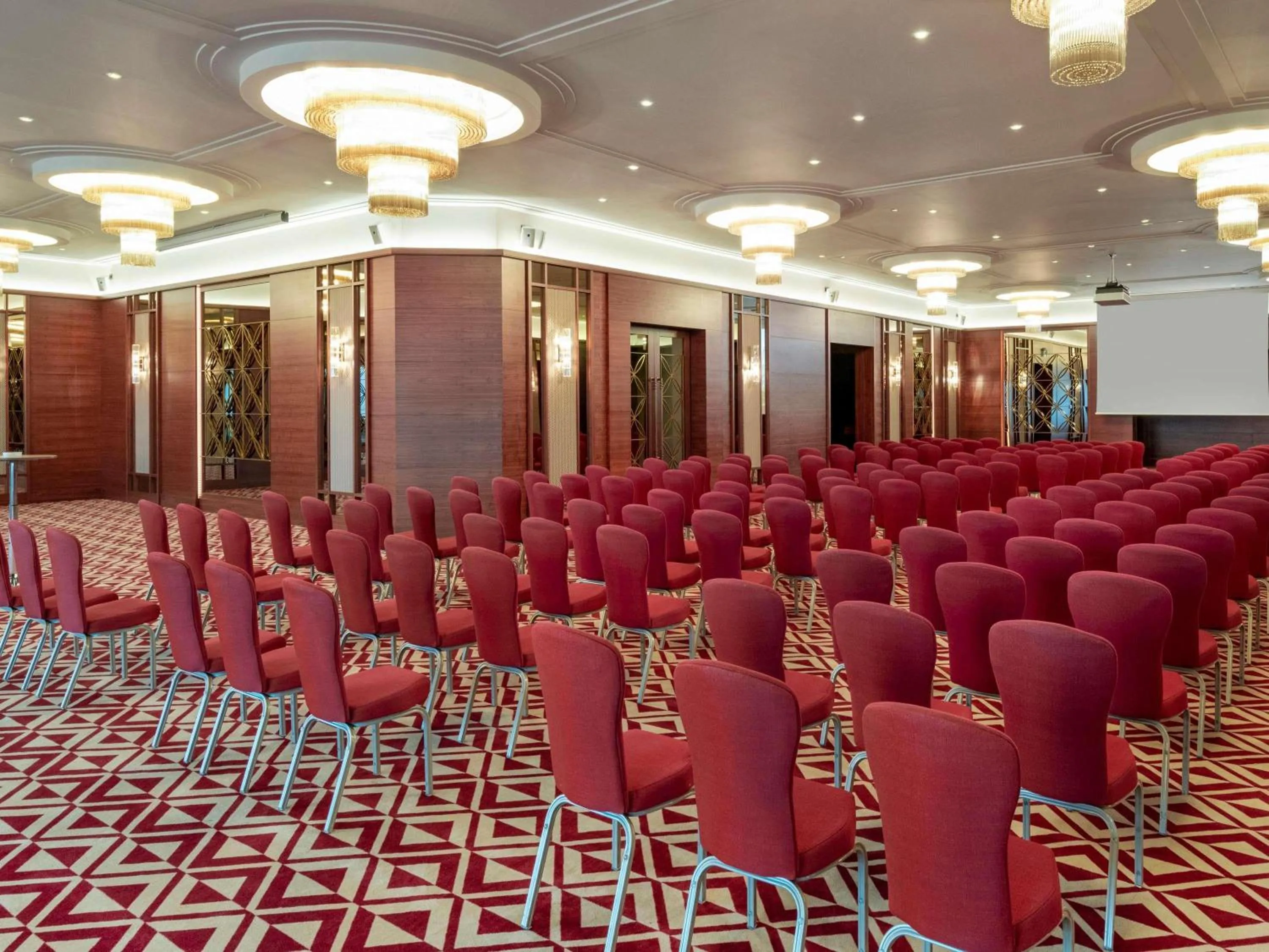 Meeting/conference room in Mövenpick Hotel & Thermal Spa Bursa