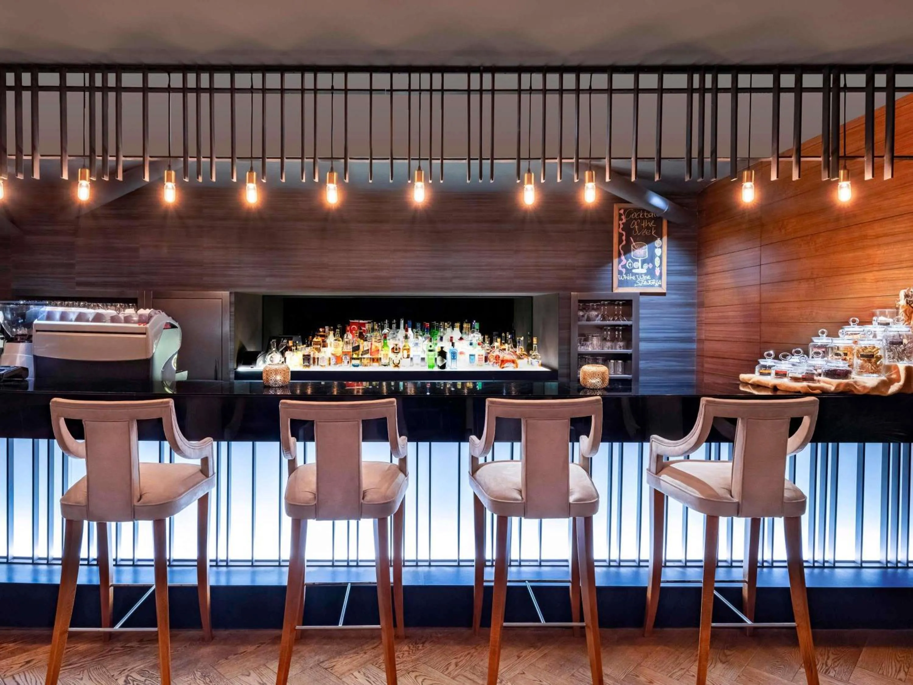 Lounge or bar in Mövenpick Hotel & Thermal Spa Bursa