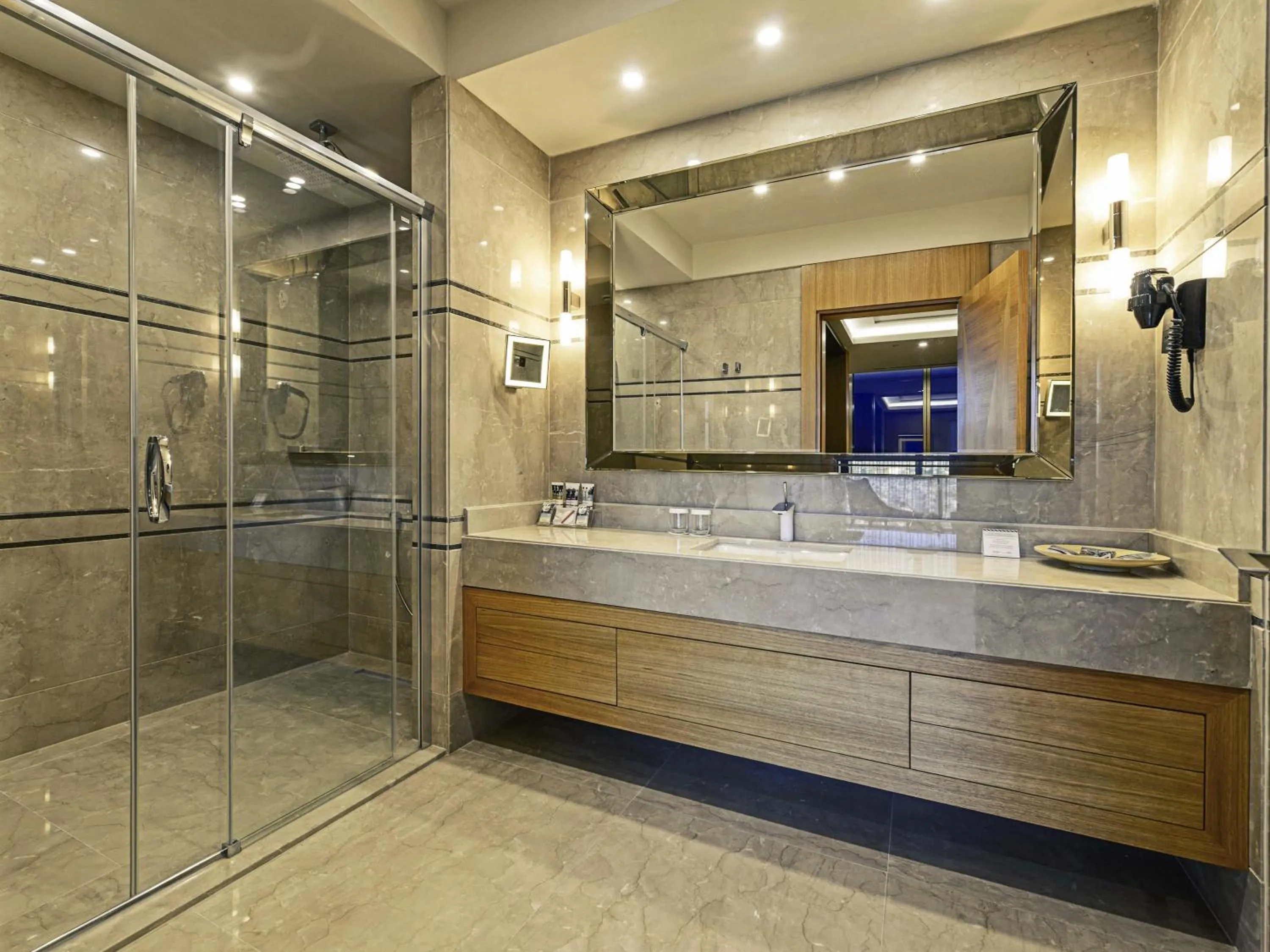 Bedroom in Mövenpick Hotel & Thermal Spa Bursa