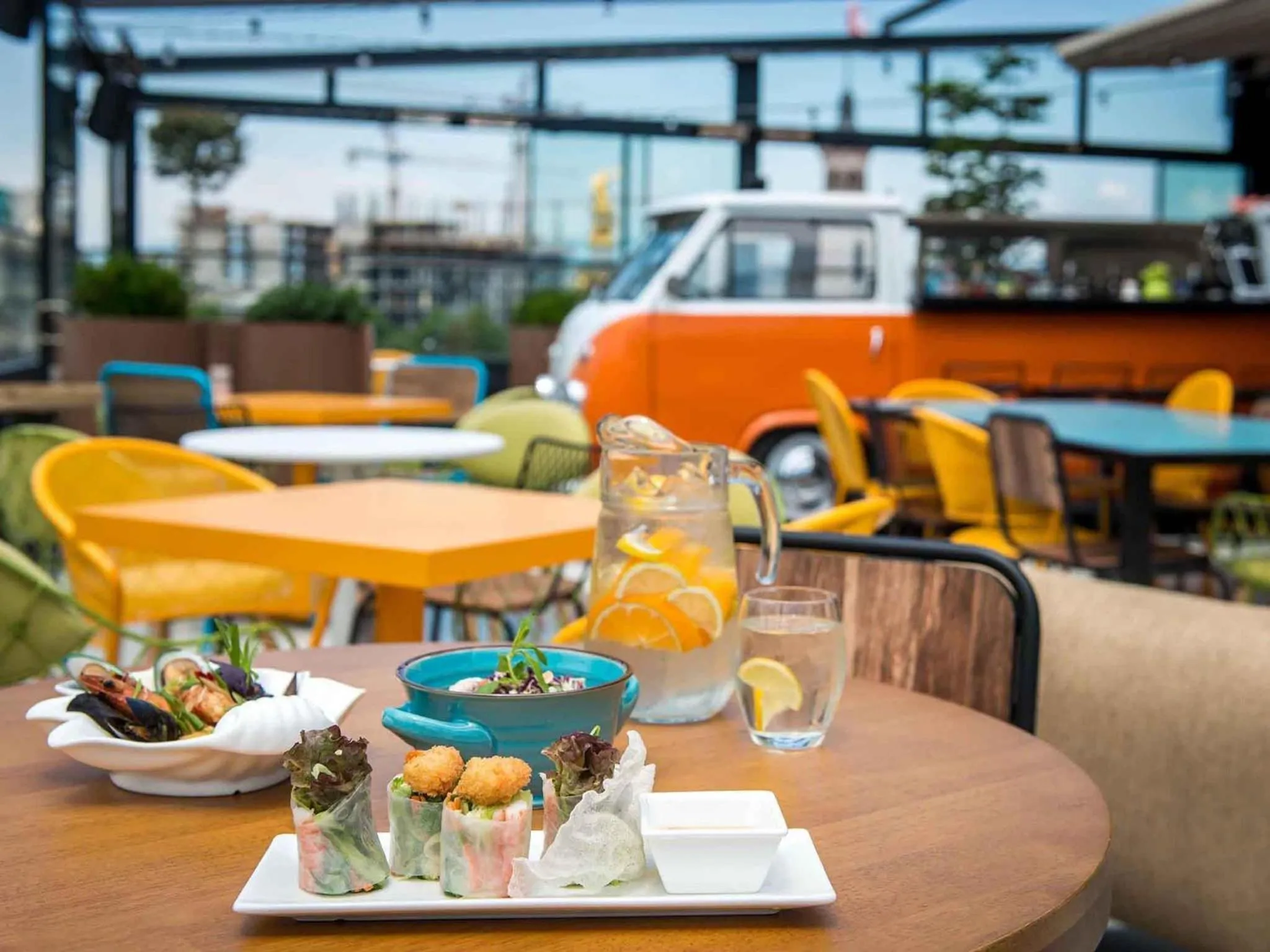 Lounge or bar in ibis Styles Tbilisi Center