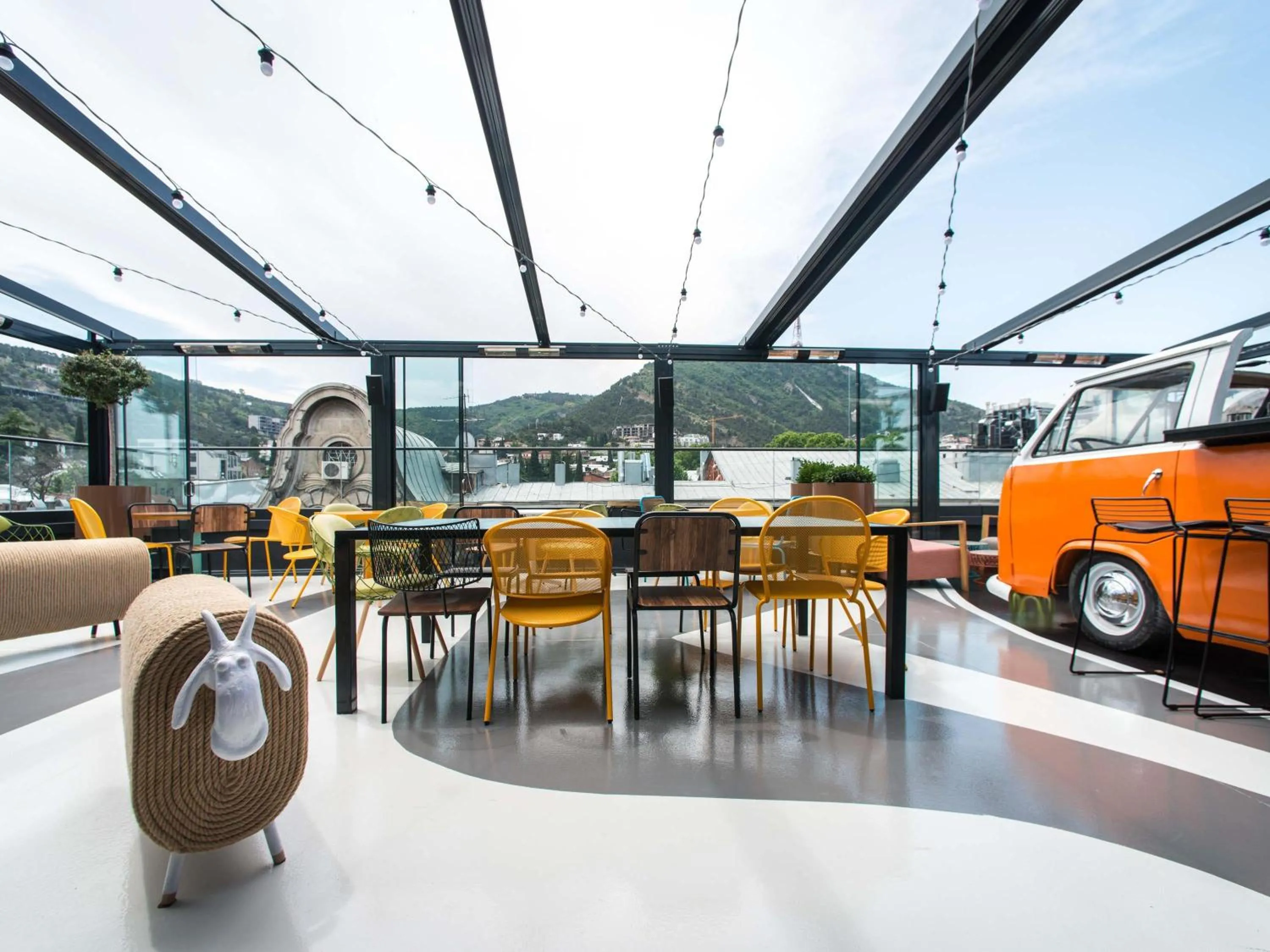 Lounge or bar in ibis Styles Tbilisi Center