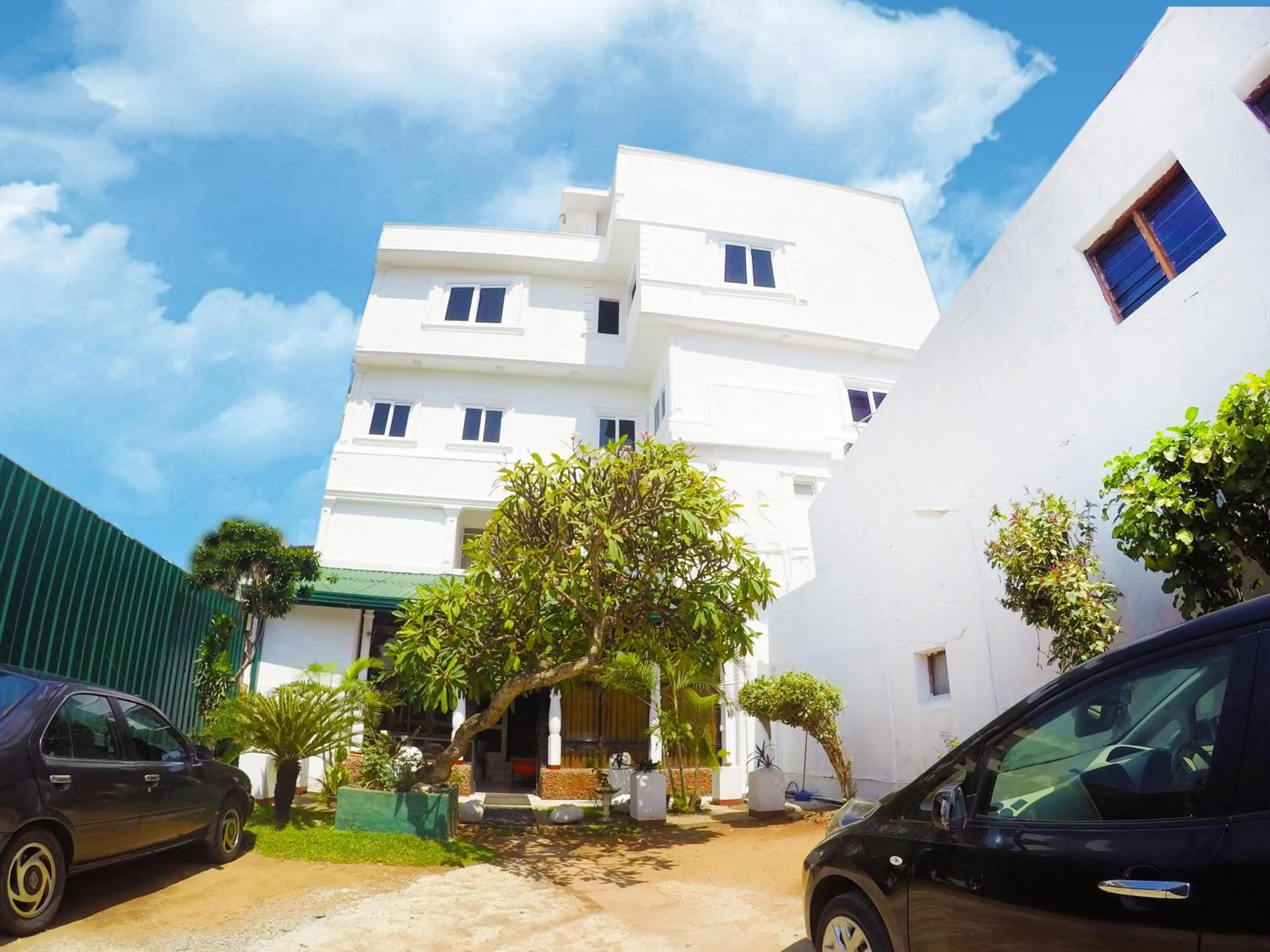 Restaurant/places to eat in Colombo Residency