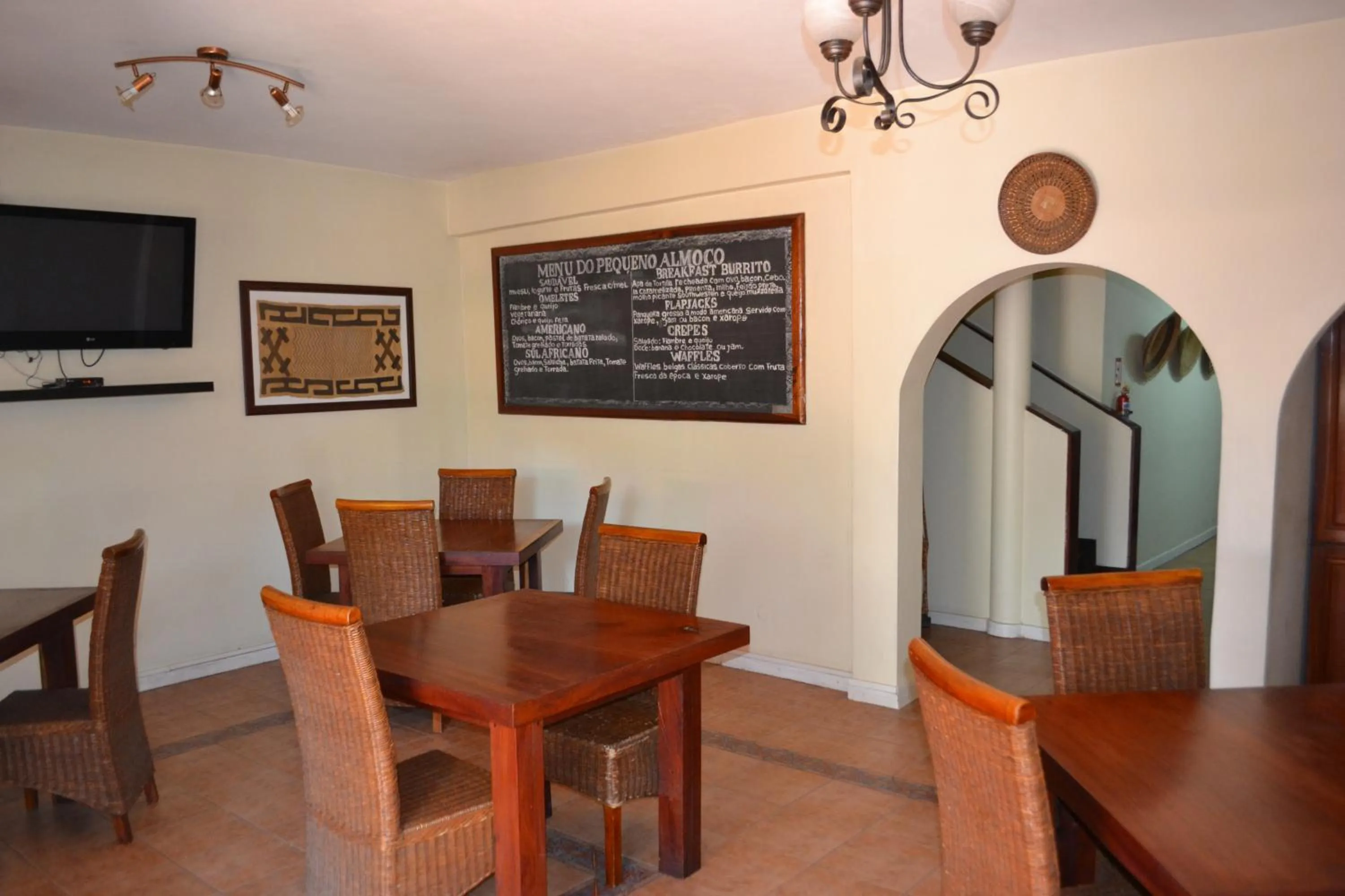 Restaurant/places to eat in Sundown Guest House Maputo