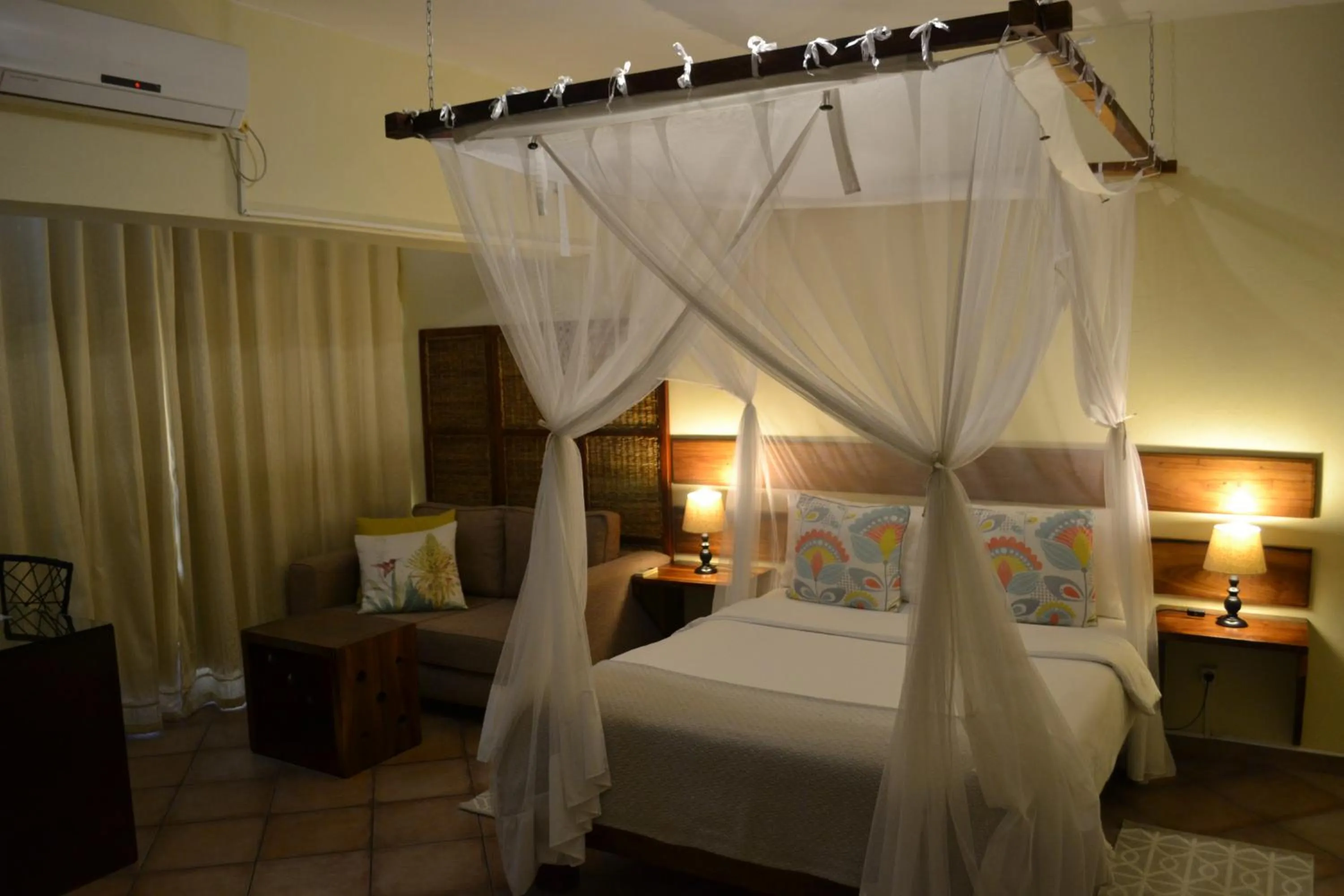 Bed in Sundown Guest House Maputo