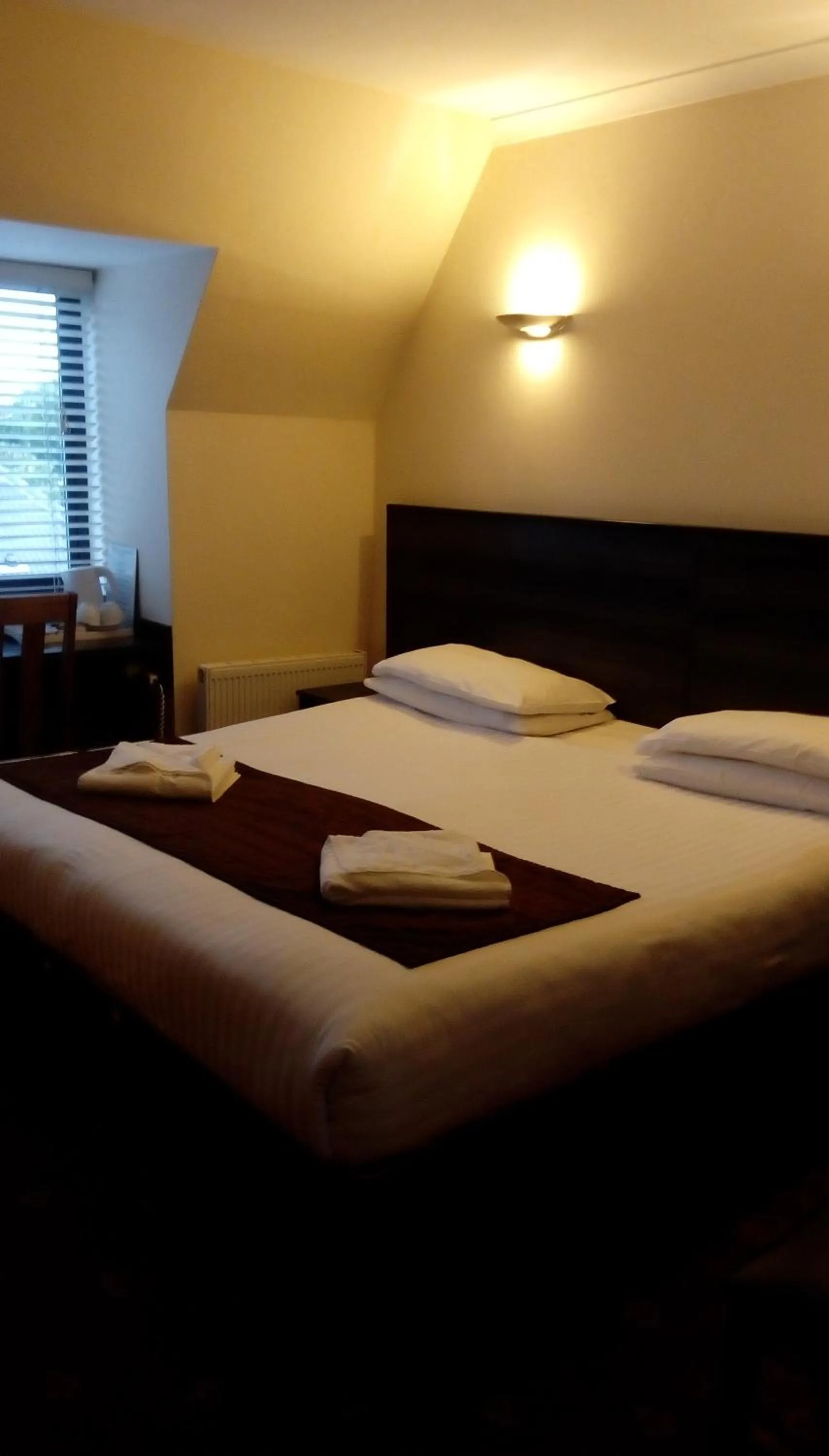 Photo of the whole room, Bed in The Brent Hotel - London - Wembley