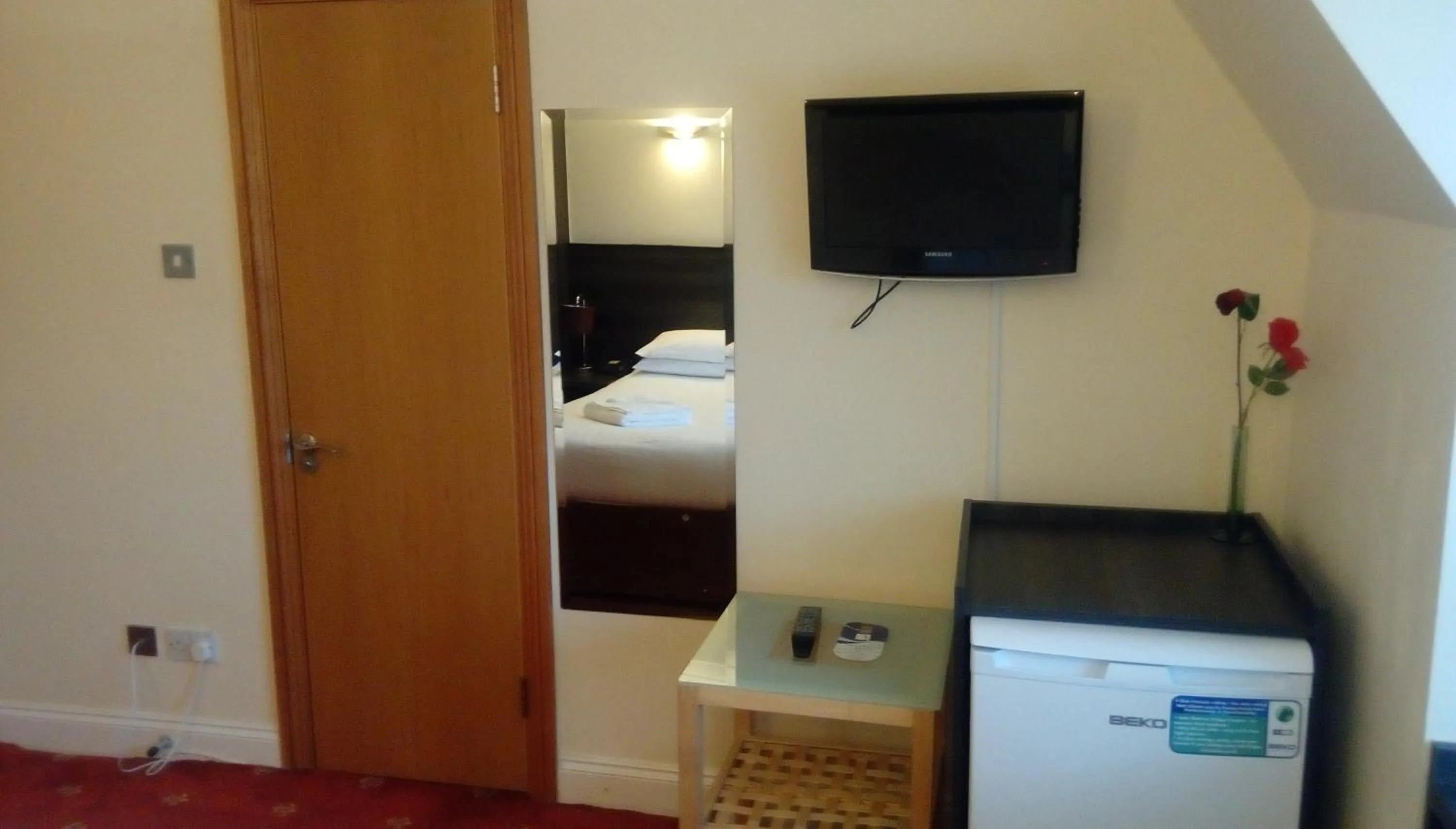 Bedroom, Bed in The Brent Hotel - London - Wembley