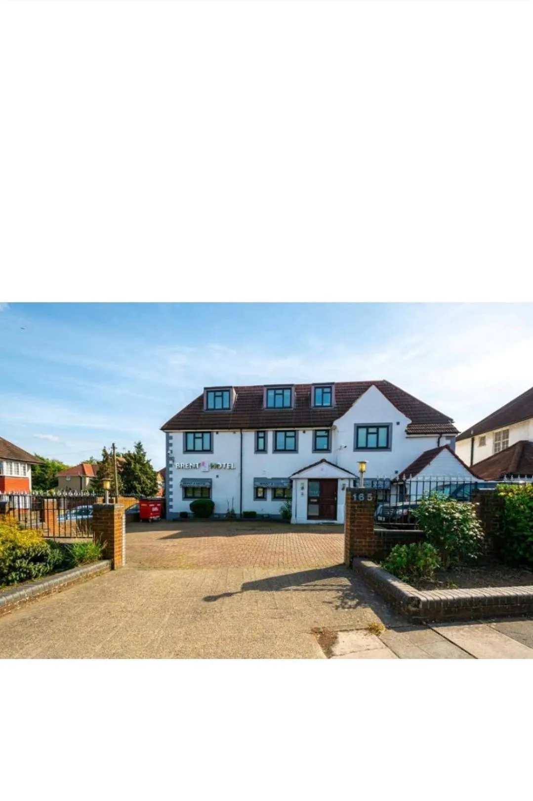 Property building in The Brent Hotel - London - Wembley