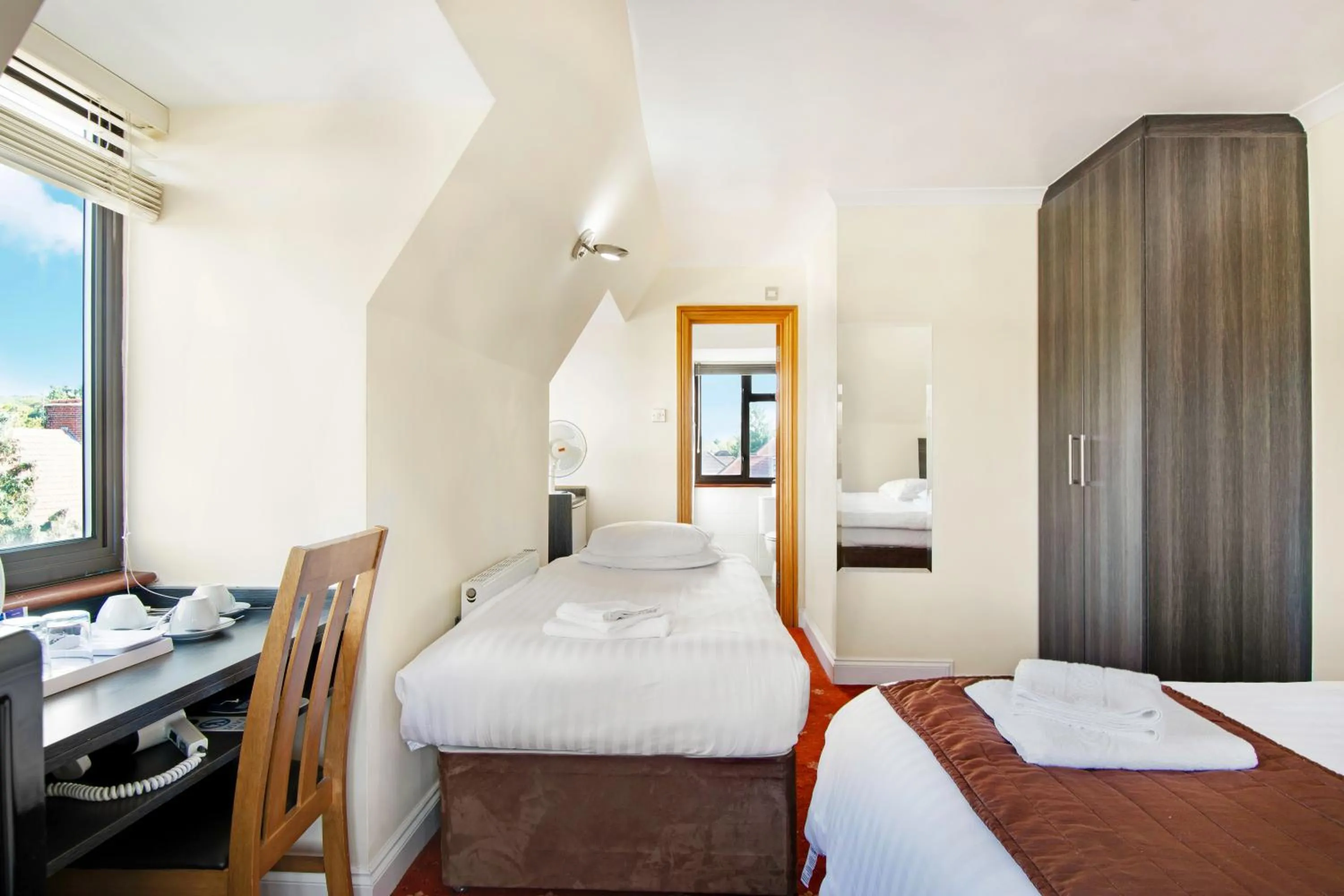 Bedroom, Bed in The Brent Hotel - London - Wembley