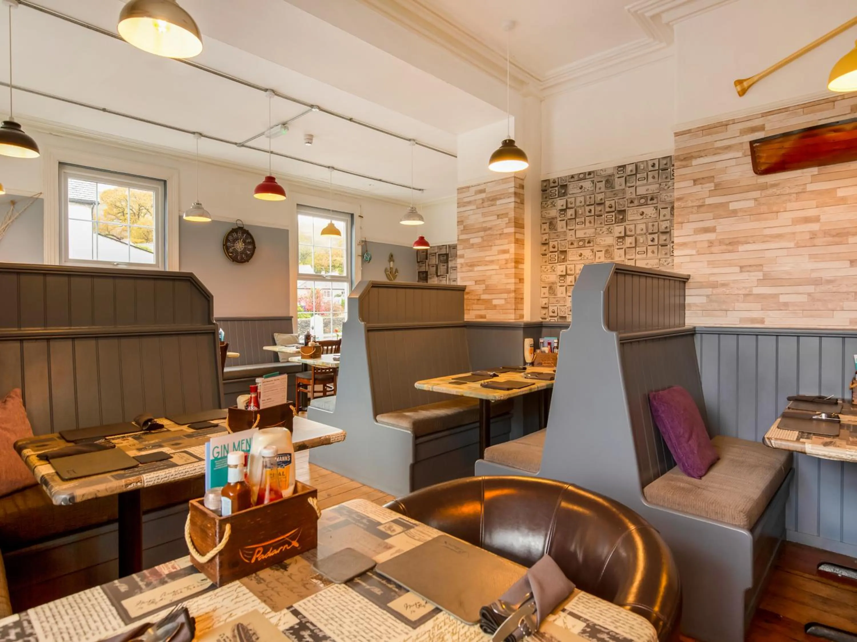 Restaurant/places to eat in Padarn Hotel