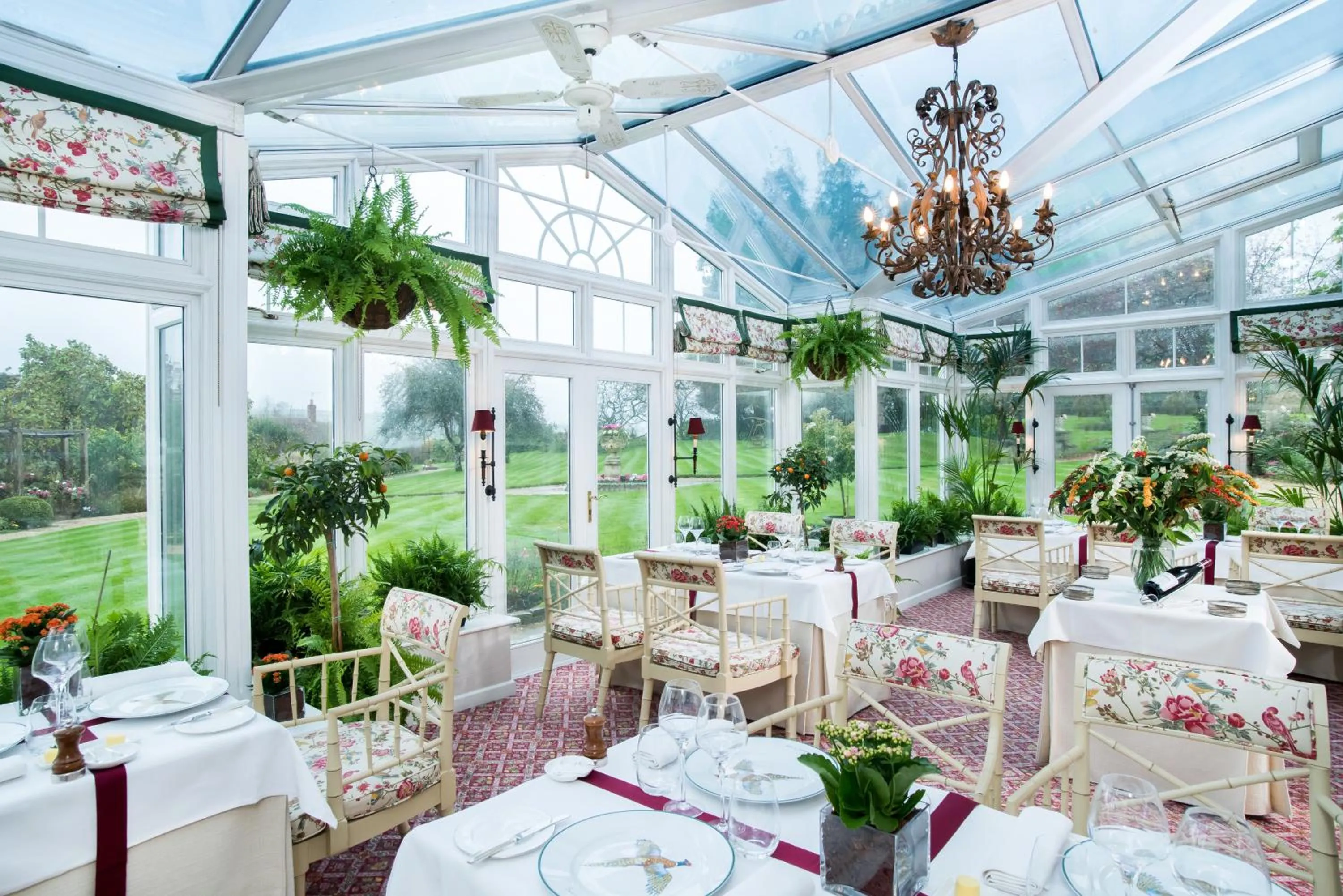 Restaurant/places to eat in Summer Lodge Country House Hotel