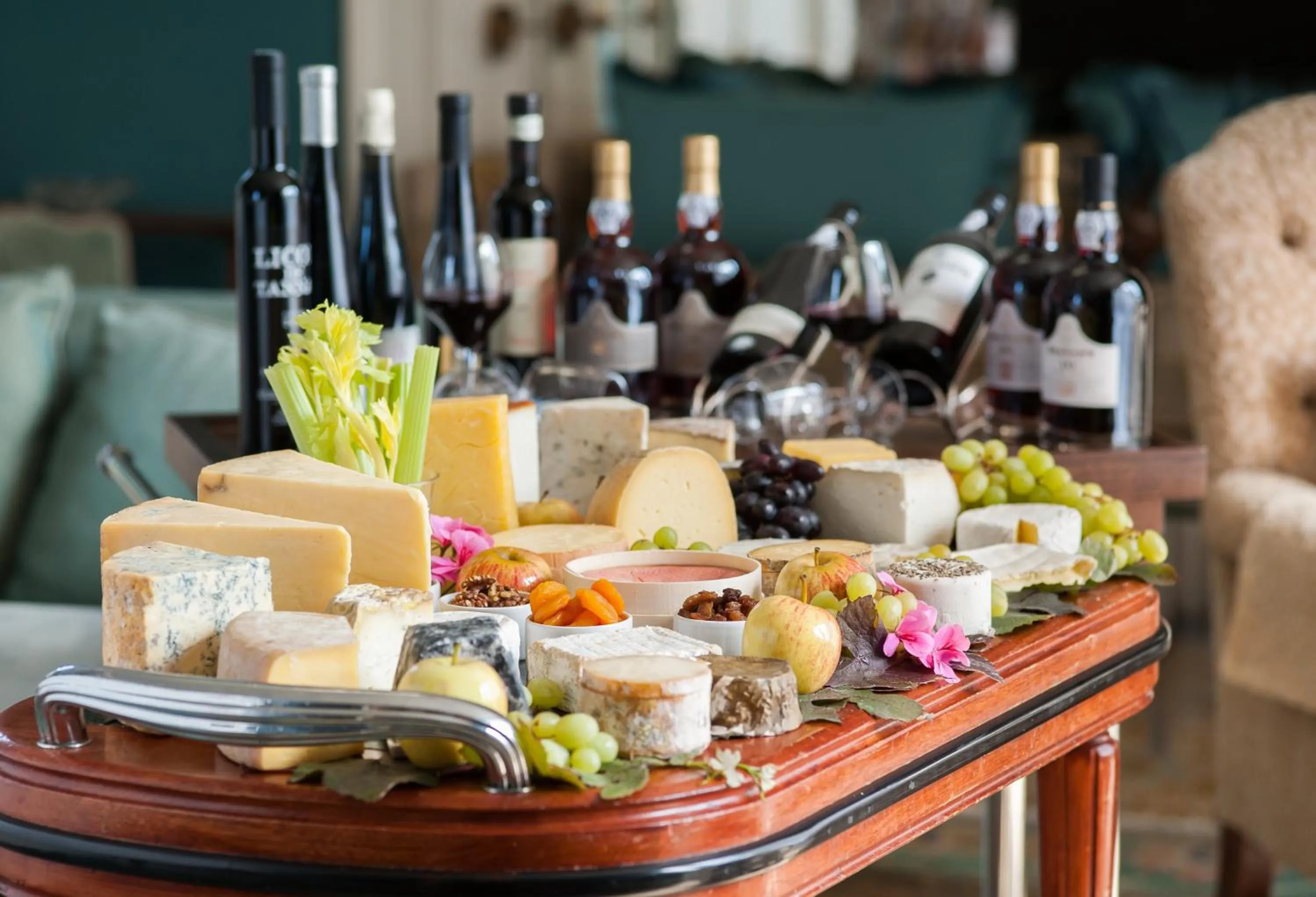 Restaurant/places to eat in Summer Lodge Country House Hotel