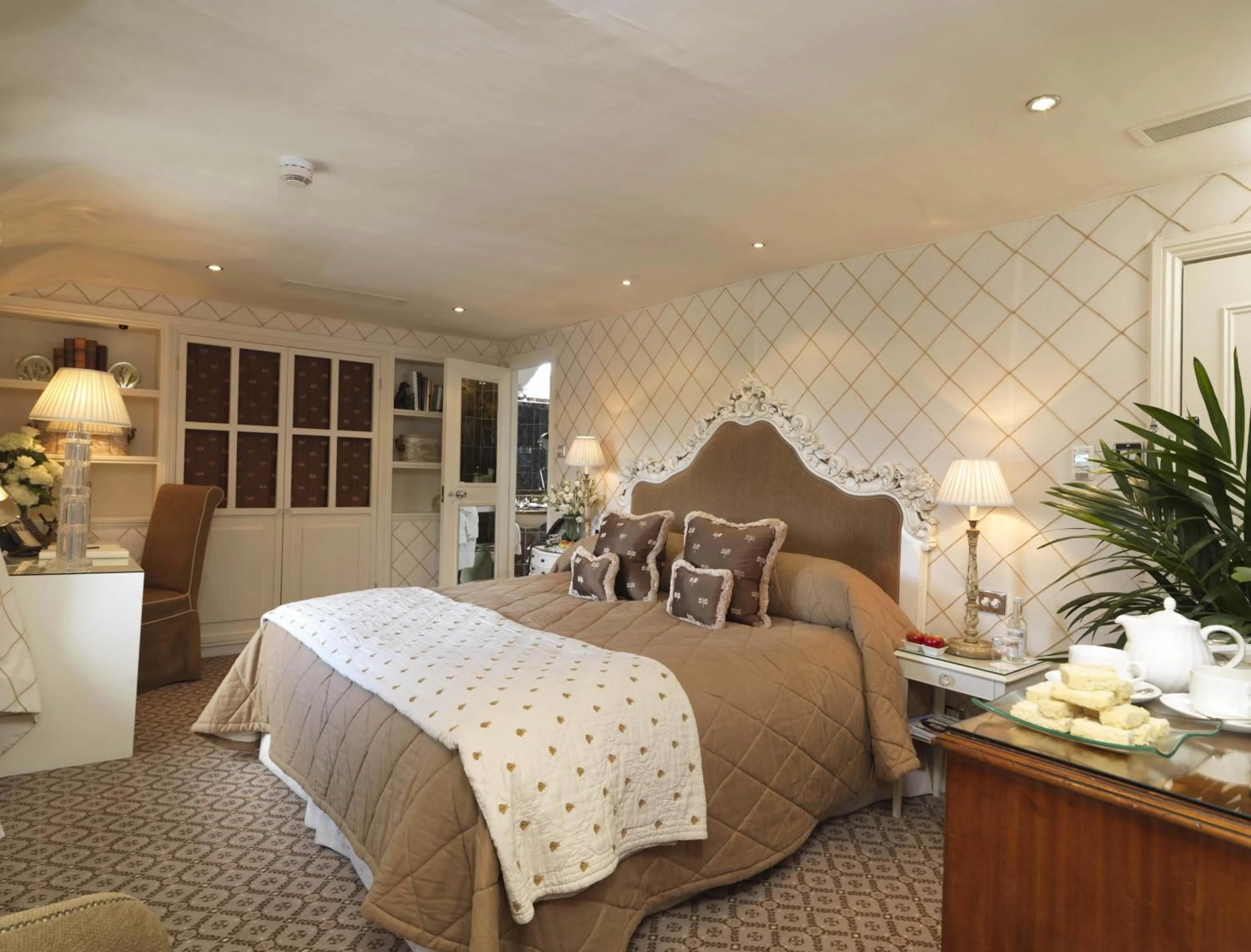 Bedroom, Bed in Summer Lodge Country House Hotel