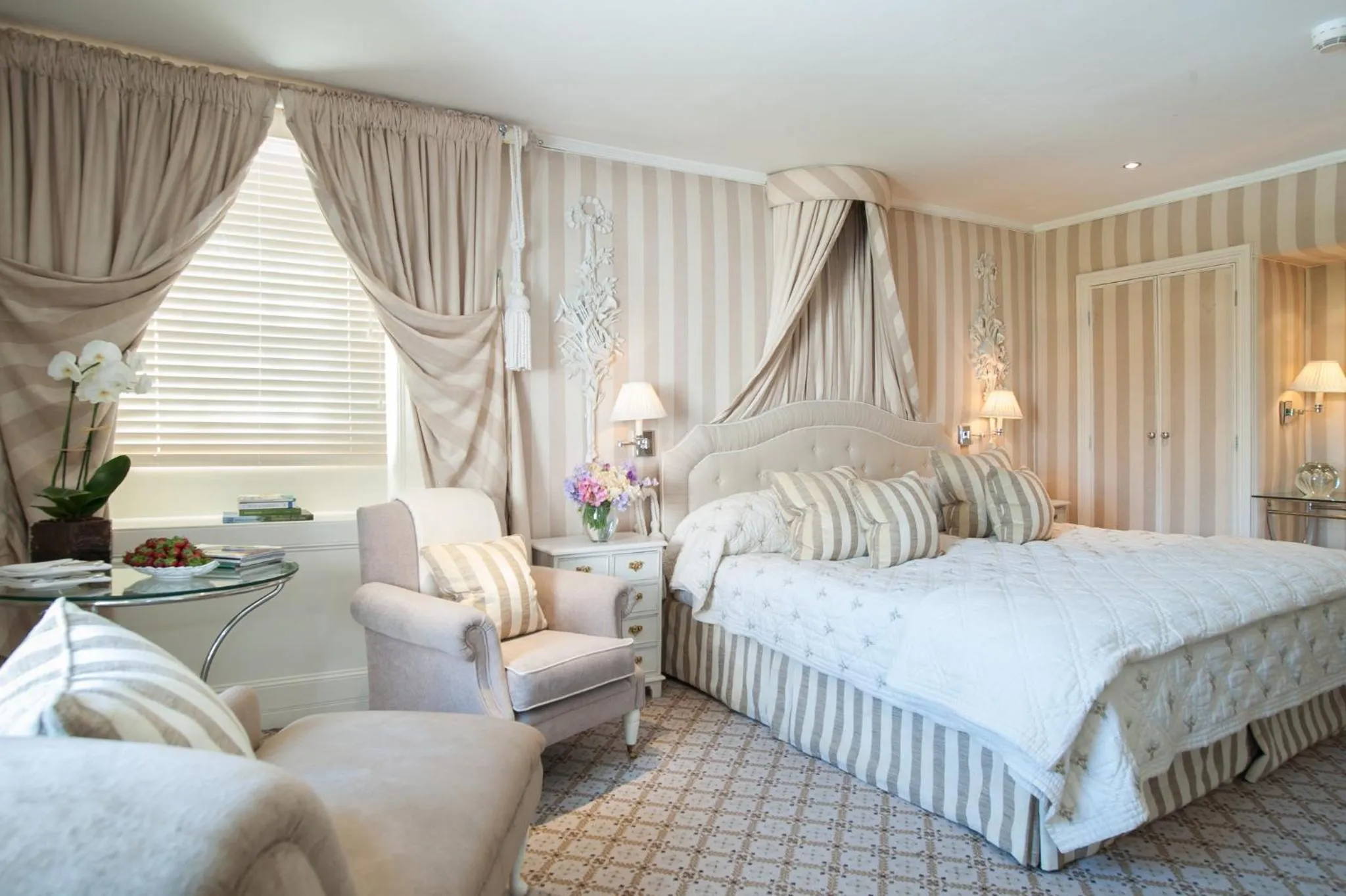 Bedroom, Bed in Summer Lodge Country House Hotel