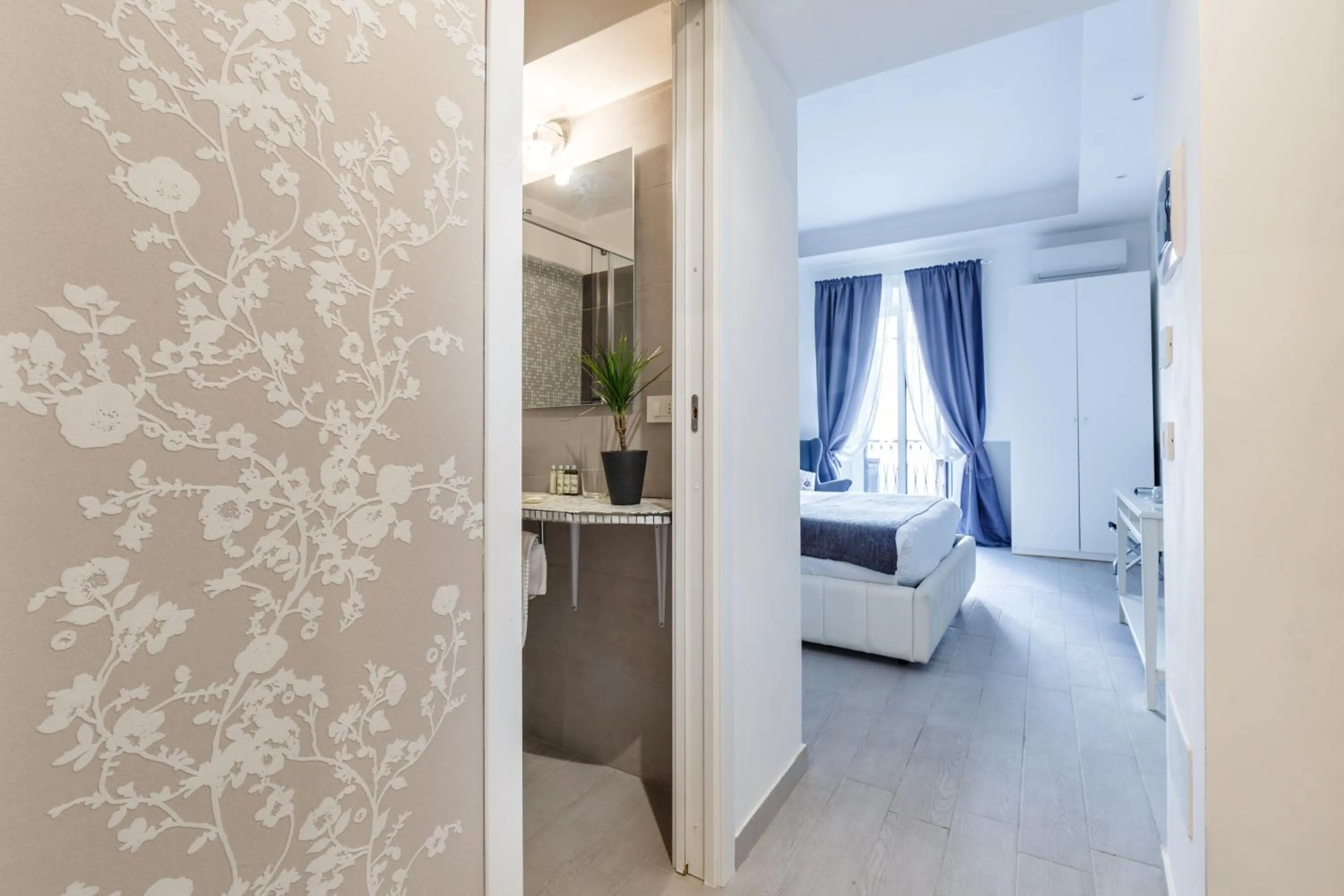 Bathroom, Bed in Sallustio Fine Rooms Guest House