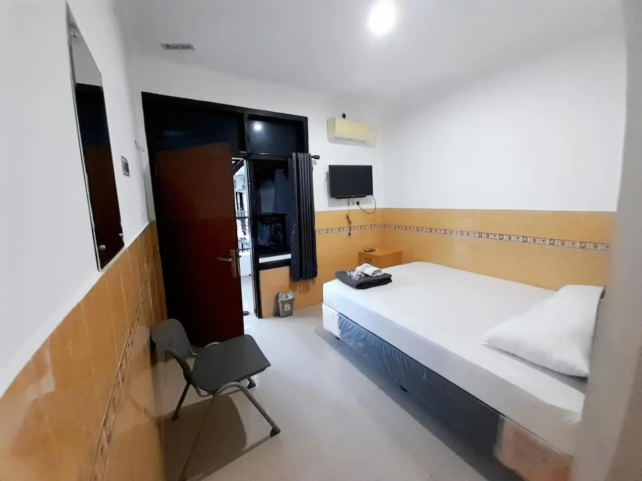 Bedroom, Bed in Hotel Srikandi Baru