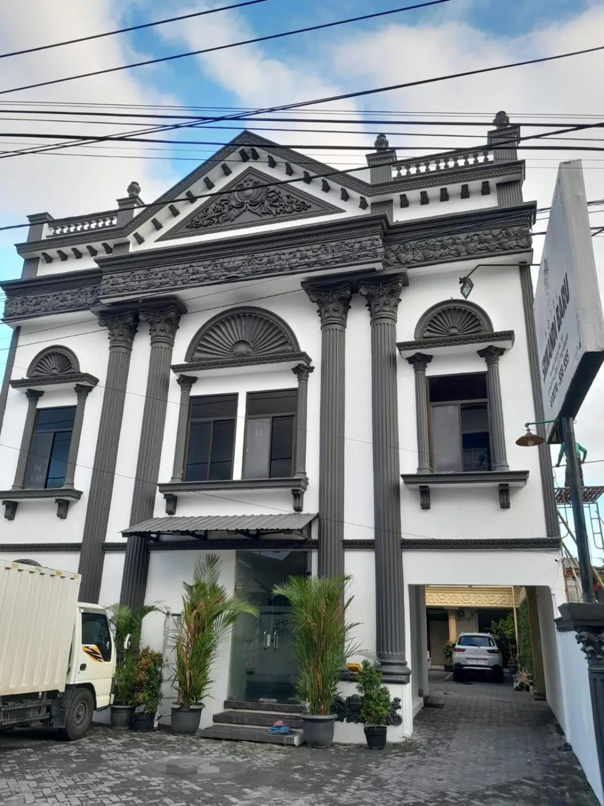 Property building in Hotel Srikandi Baru