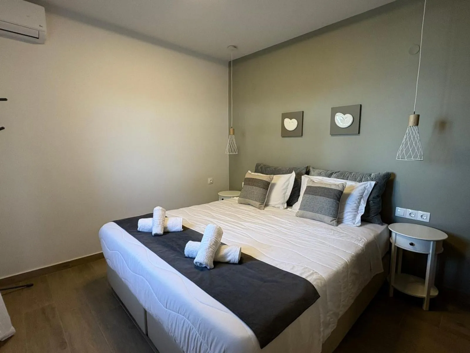 Bed in Vicky's Panoramic View Apartments