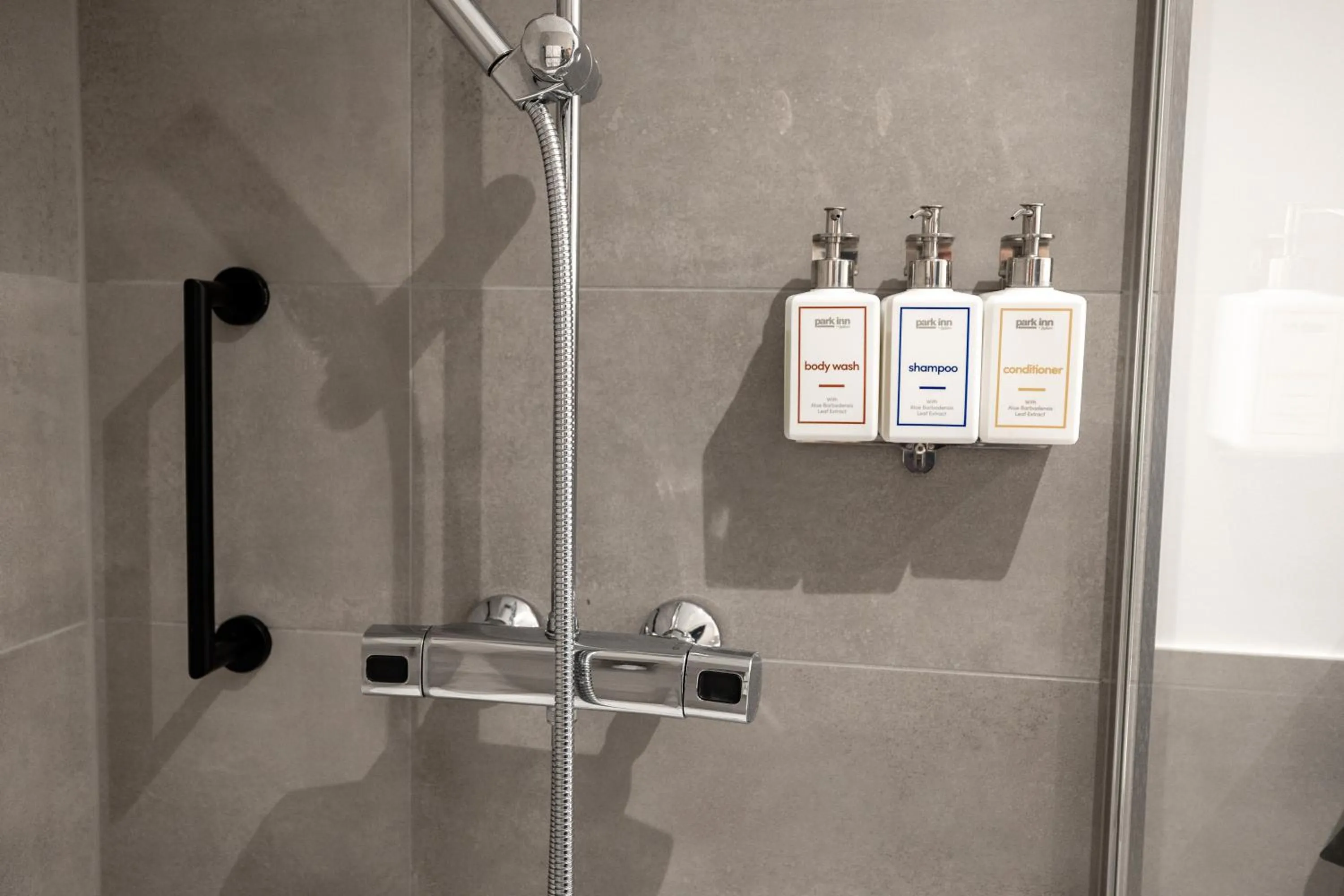 Shower in Park Inn by Radisson Reykjavik Keflavík Airport