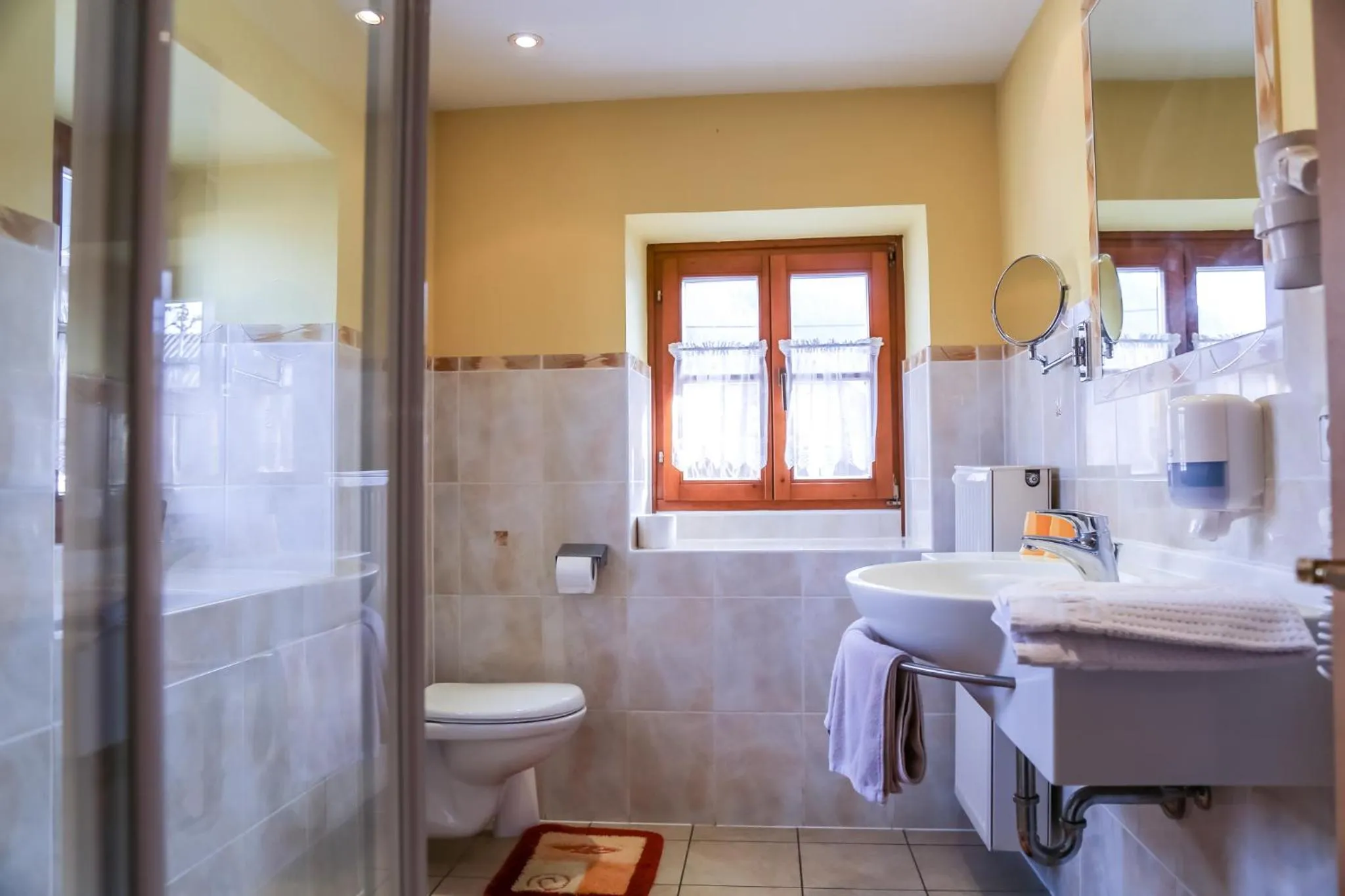 Bathroom in Gasthof Simmerlwirt