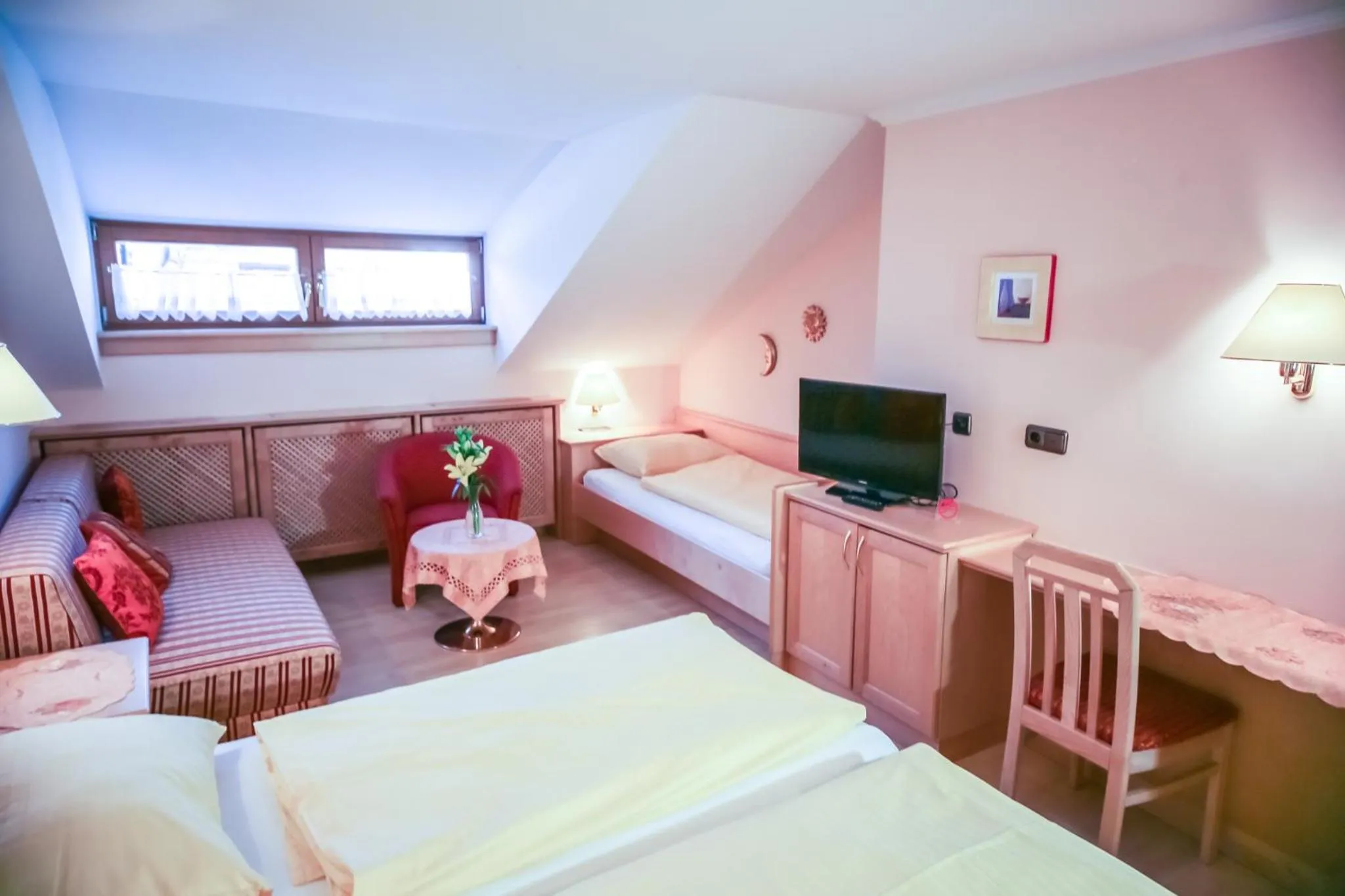 Photo of the whole room, Bed in Gasthof Simmerlwirt