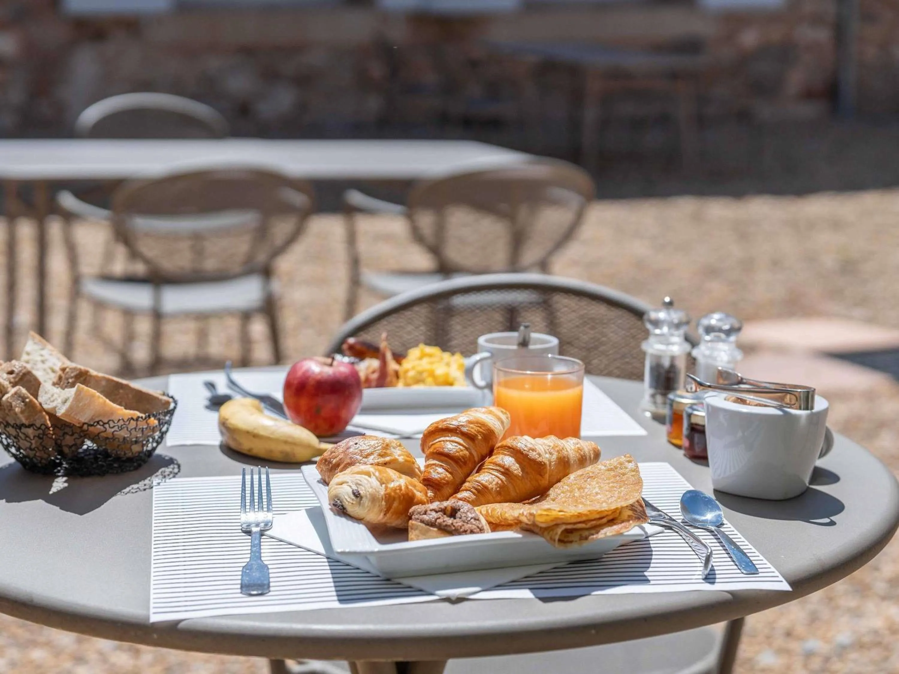 Breakfast in Mercure Aix-En-Provence Sainte-Victoire