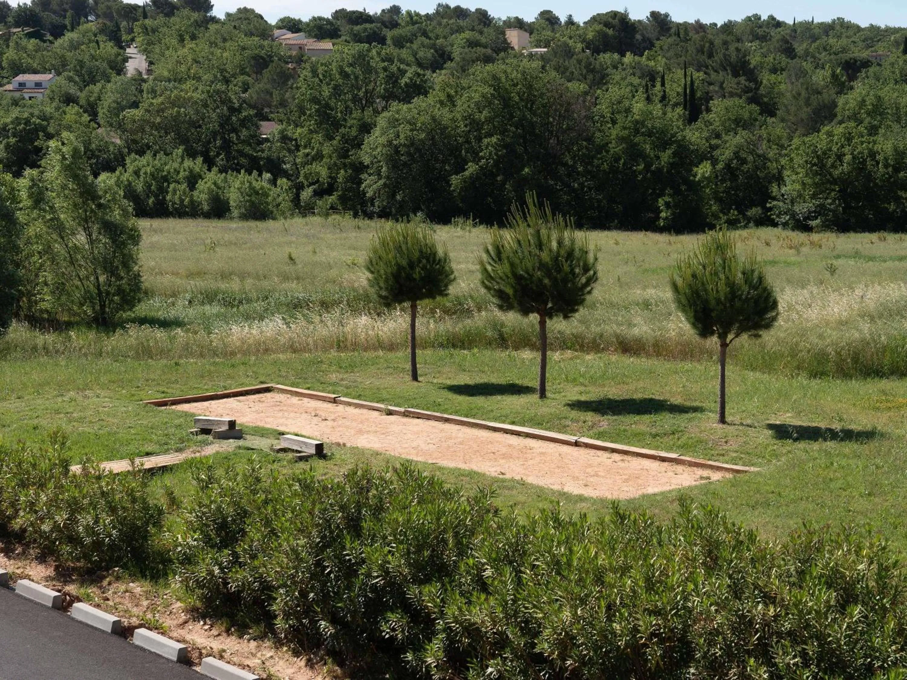 Garden in Mercure Aix-En-Provence Sainte-Victoire