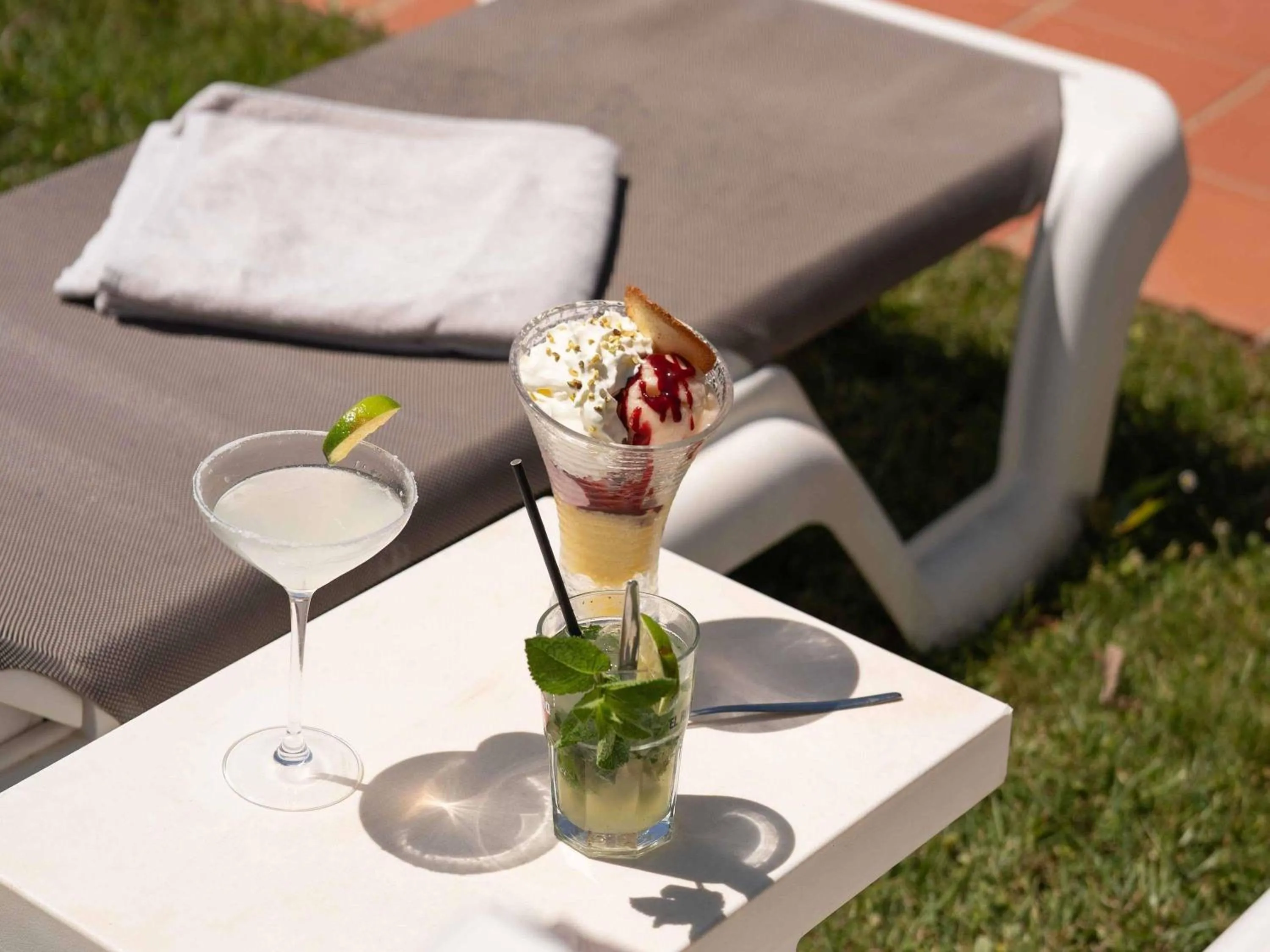 Lounge or bar in Mercure Aix-En-Provence Sainte-Victoire