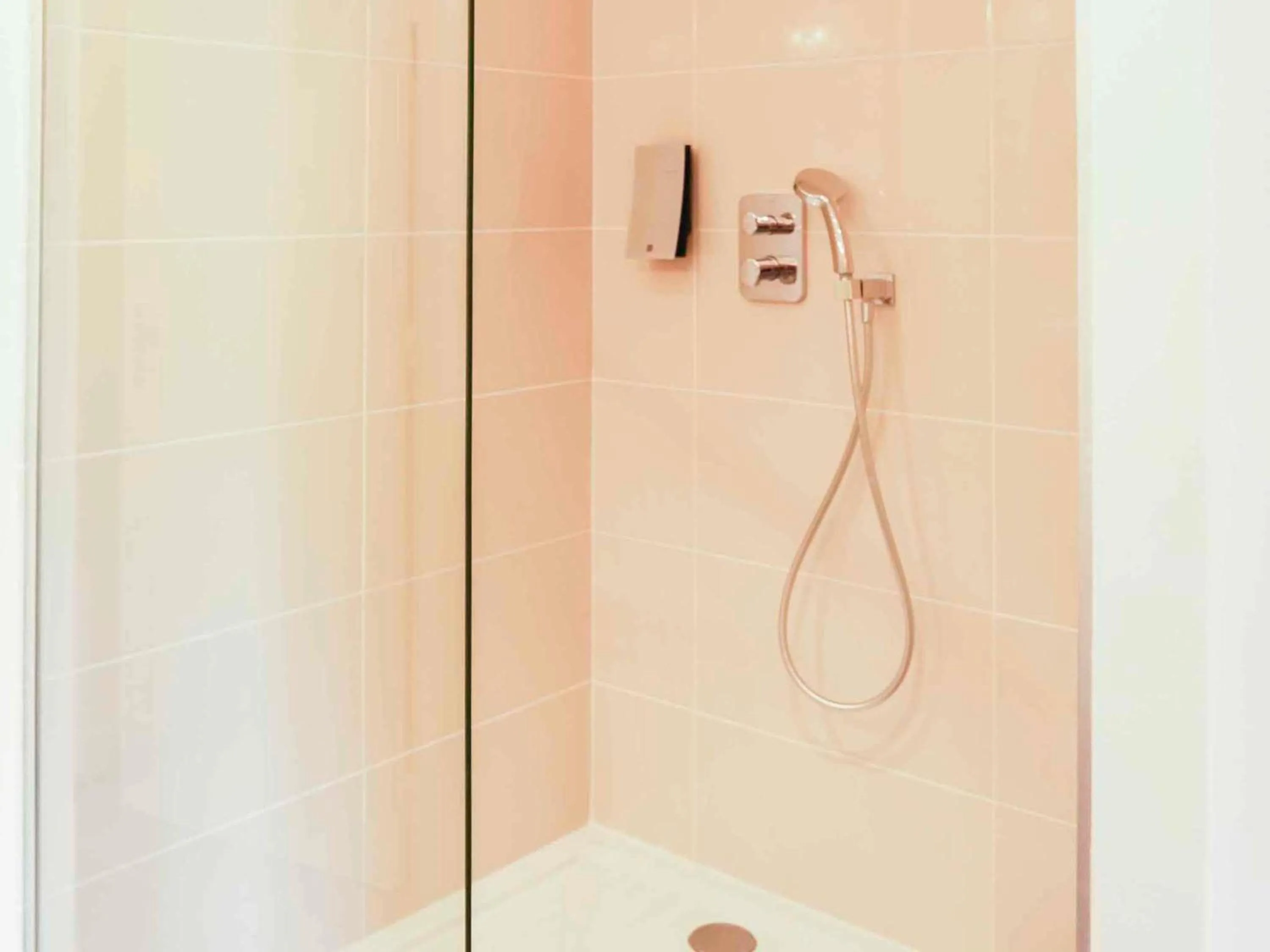 Bedroom in Mercure Aix-En-Provence Sainte-Victoire