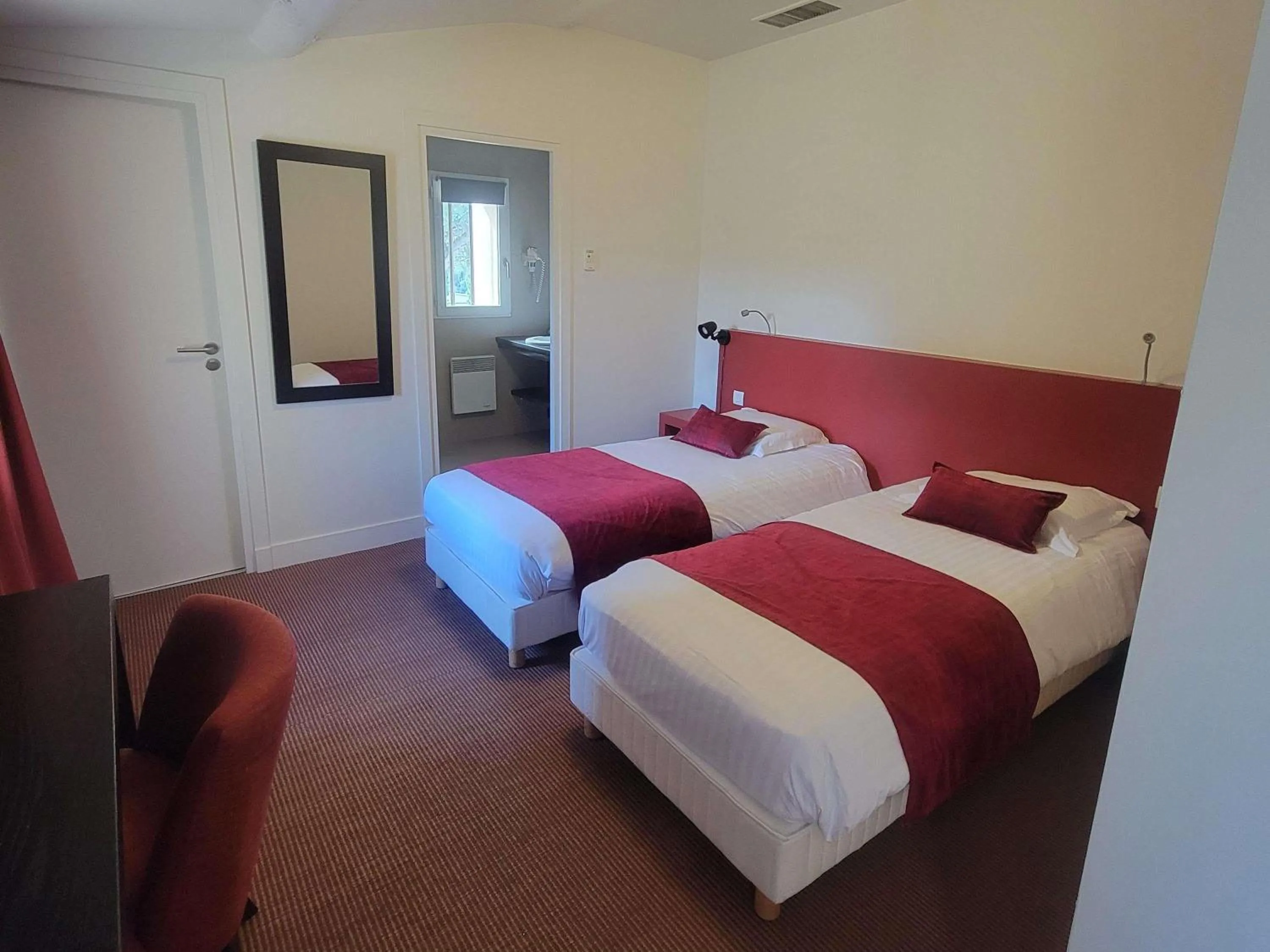 Bedroom, Bed in Mercure Aix-En-Provence Sainte-Victoire