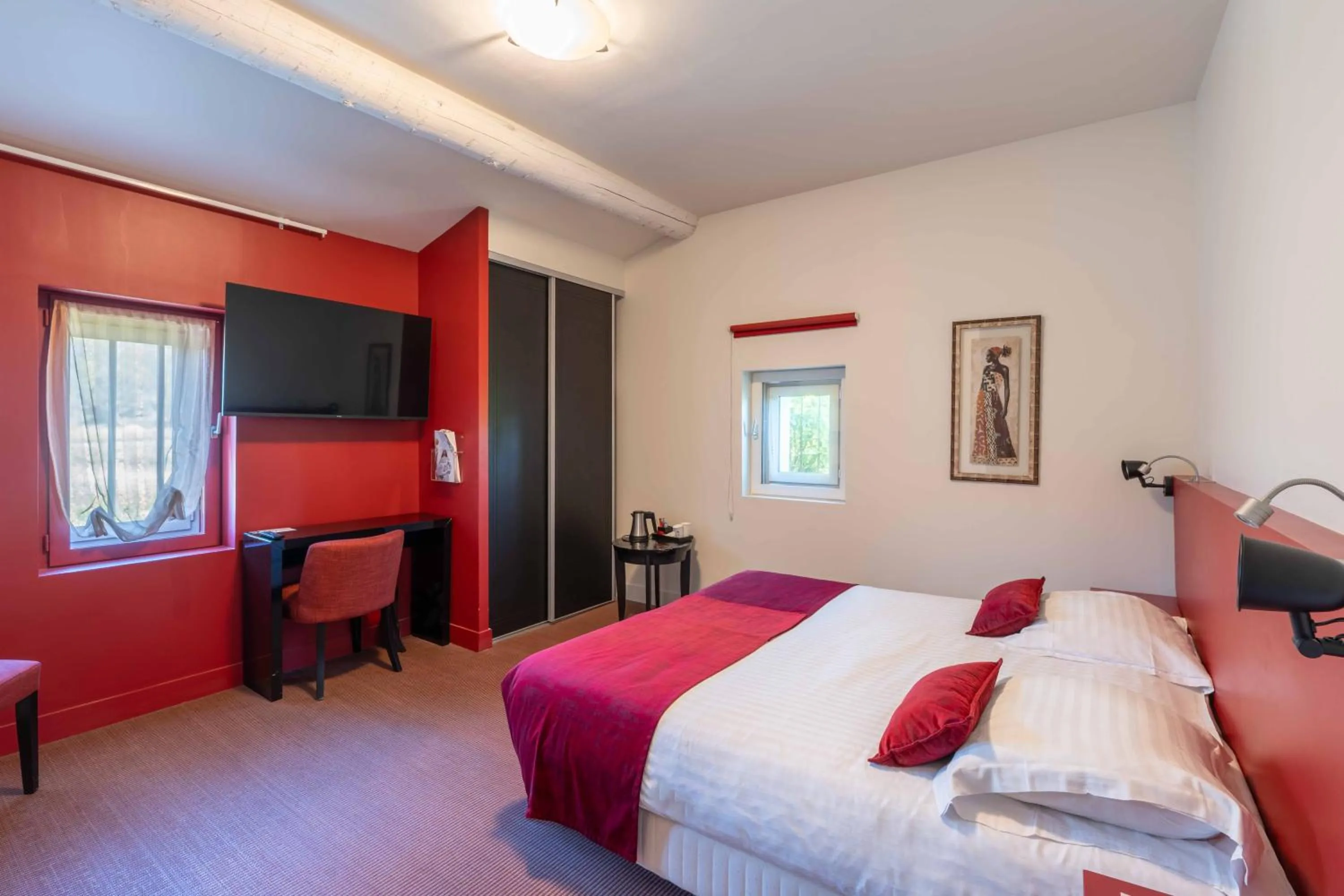 Bed in Mercure Aix-En-Provence Sainte-Victoire